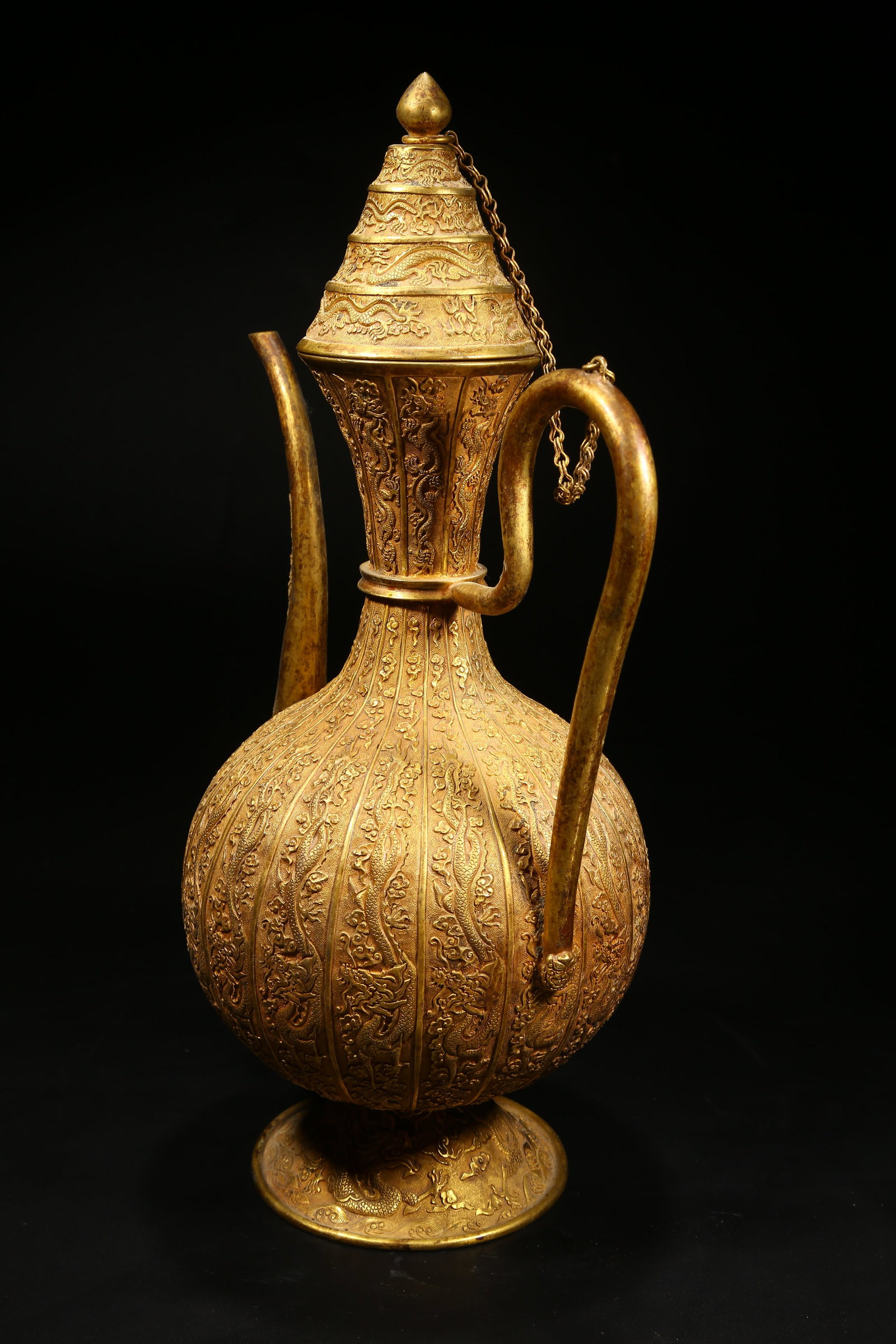 A GILT BRONZE EWER WITH DRAGON PATTERN - 6