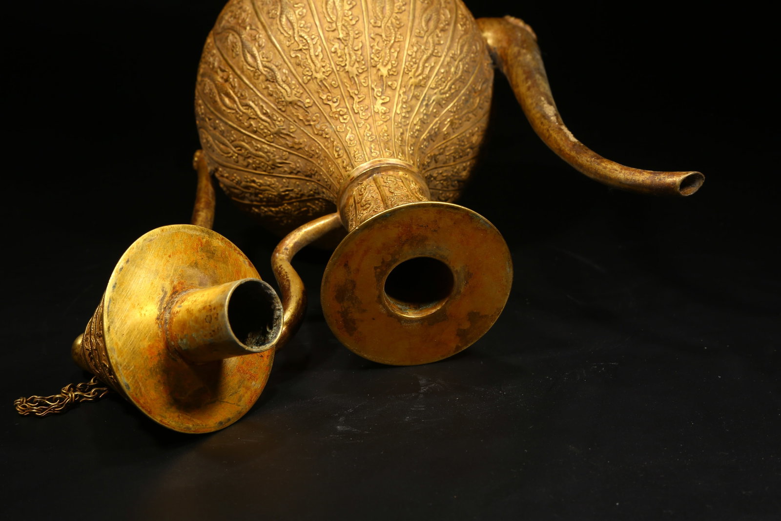 A GILT BRONZE EWER WITH DRAGON PATTERN - 8