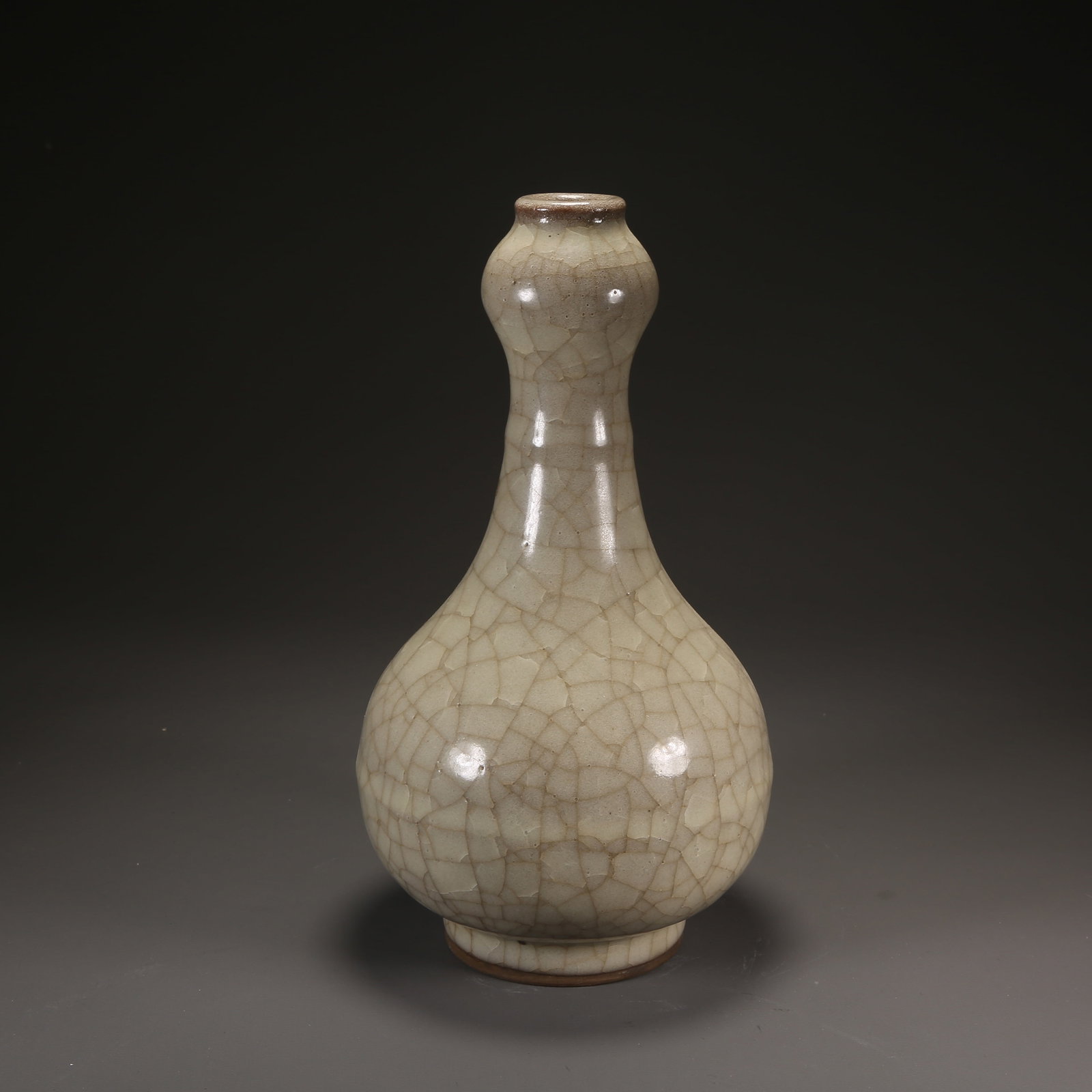 A GE KILN GARLIC-HEAD BOTTLE (1 of 9)
