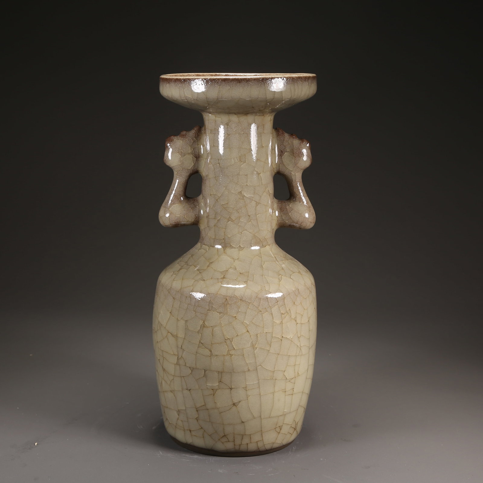 A GE KILN PHOENIX-EAR MOUTH-RIM BOTTLE: Ge kiln phoenix-ear mouth-rim bottle