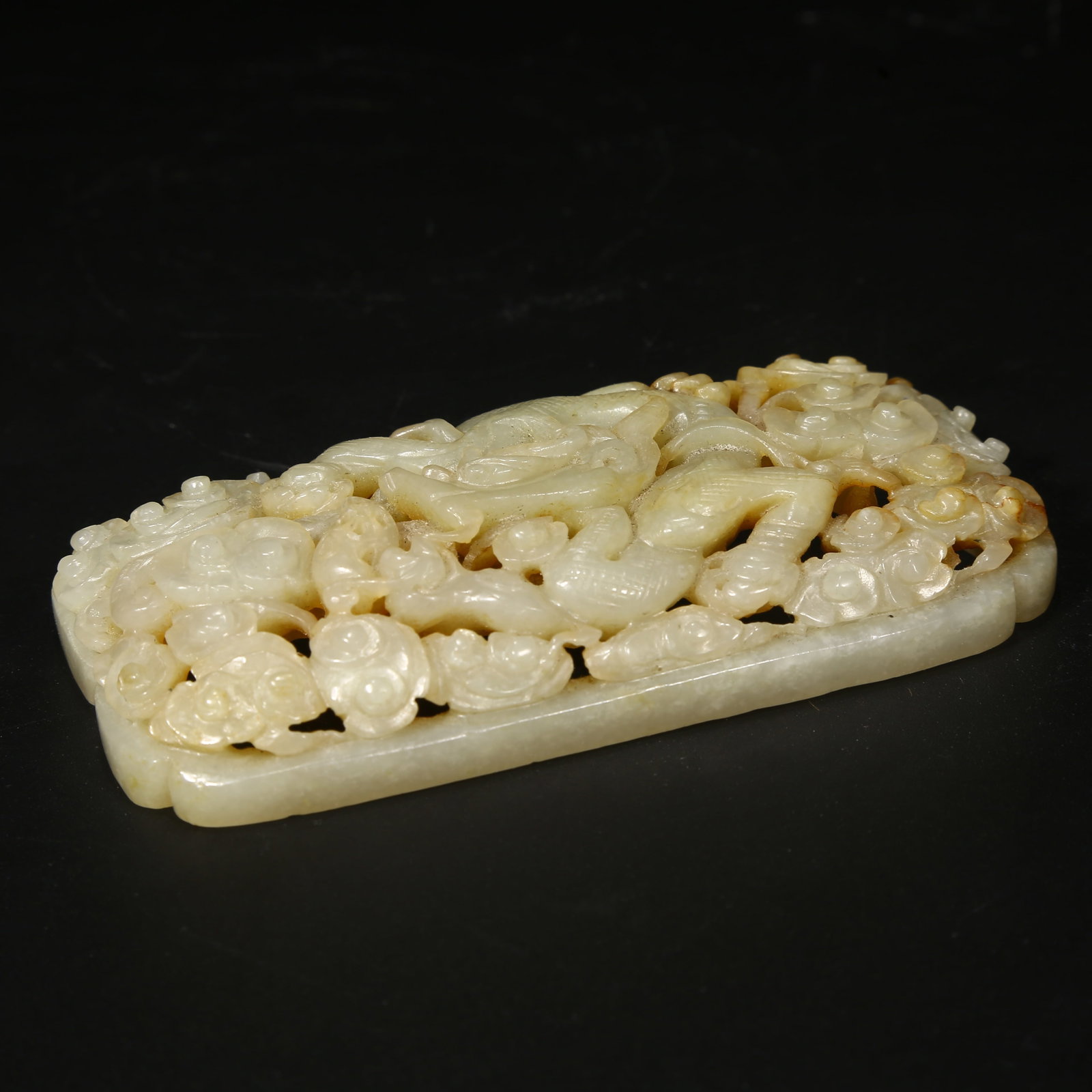 A HETIAN JADE BELT ORNAMENT WITH CLOUD AND DRAGON PATTERN (1 of 8)