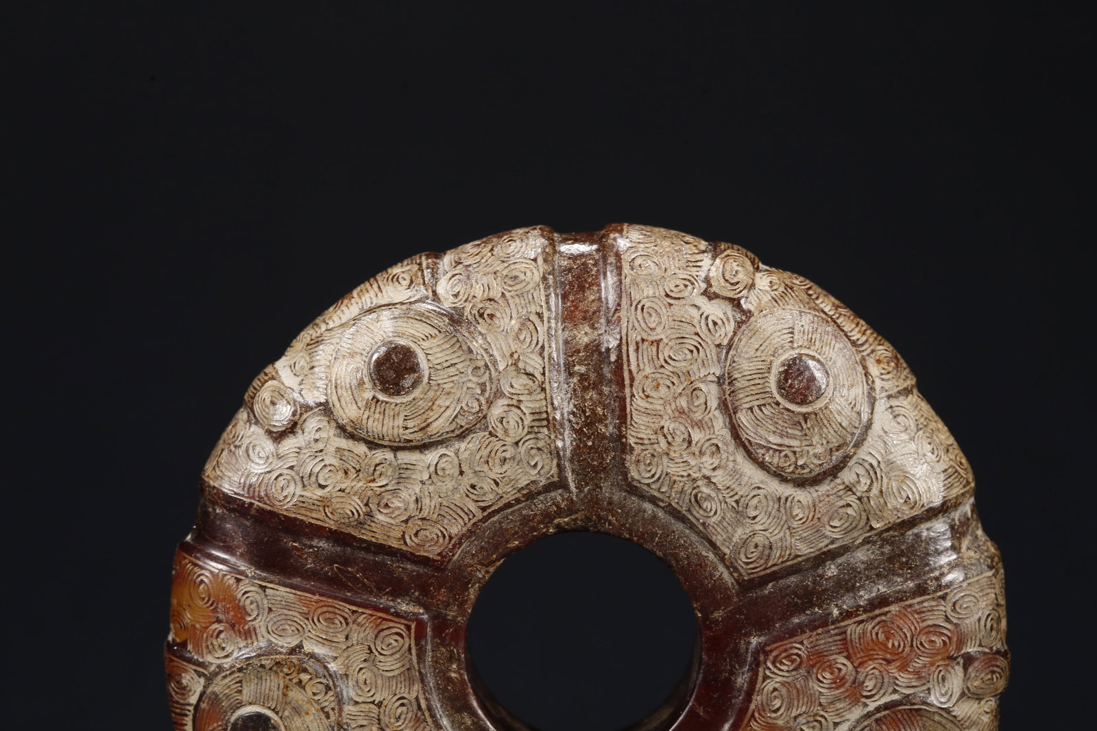 A ANCIENT JADE PENDANT - 2