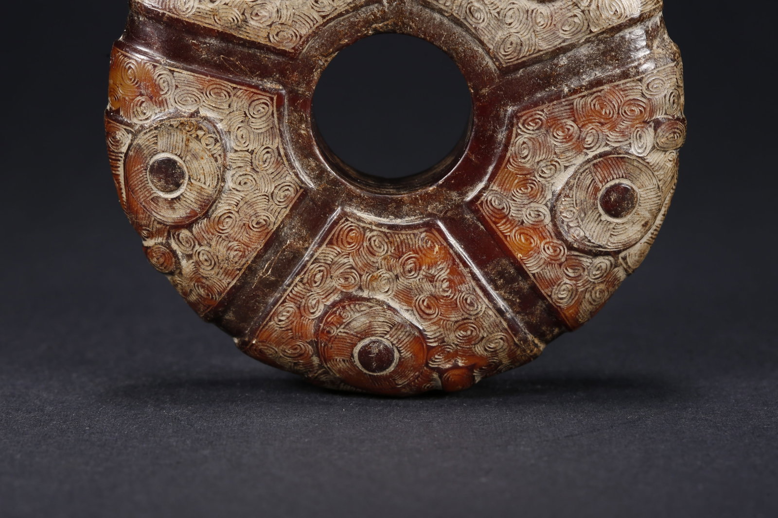 A ANCIENT JADE PENDANT - 3