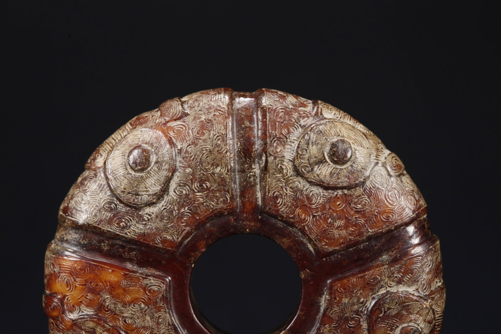 A ANCIENT JADE PENDANT - 8