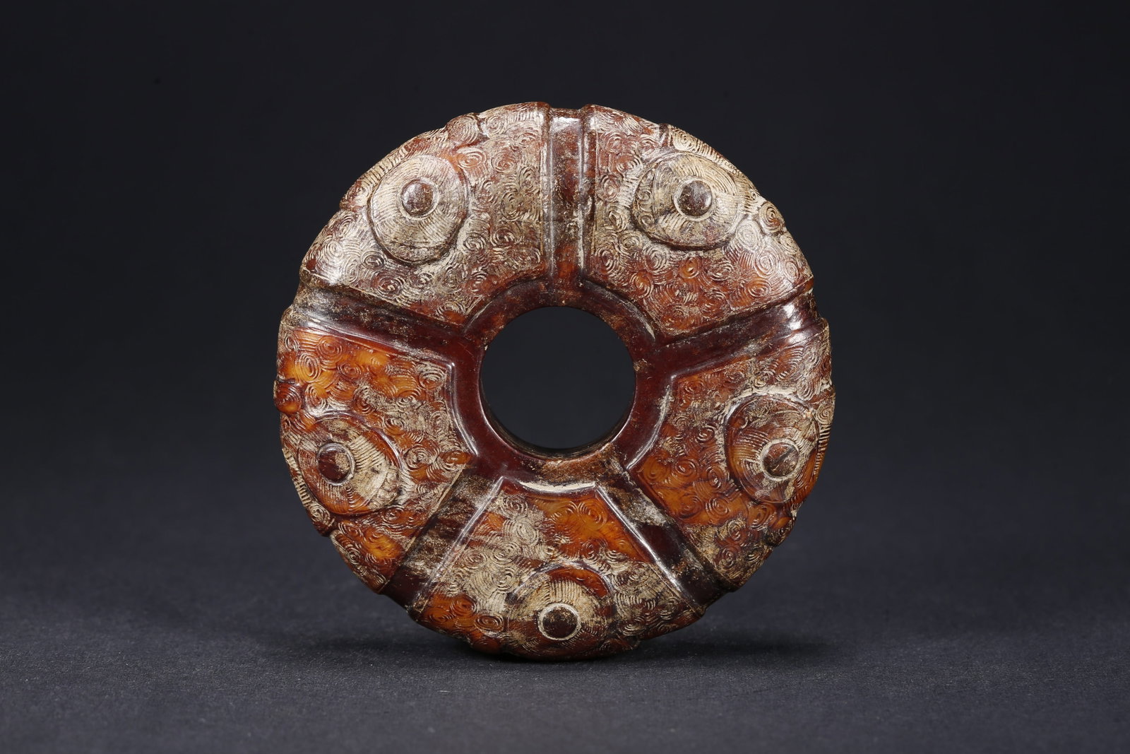 A ANCIENT JADE PENDANT - 9