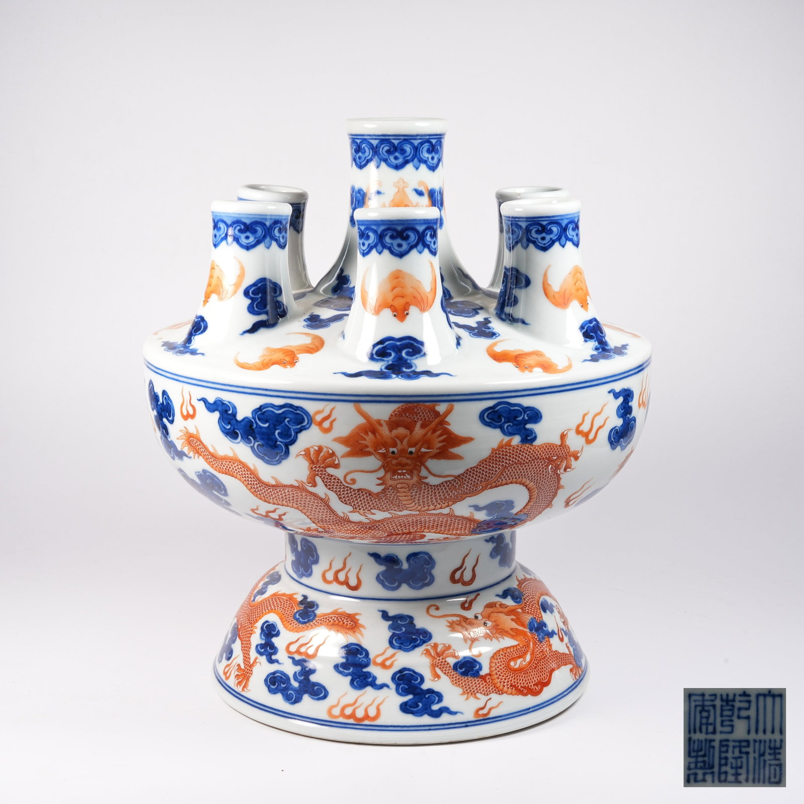 A BLUE AND WHITE IRON-RED SEVEN-HOLE JAR WITH CLOUD AND DRAGON PATTERN (1 of 12)