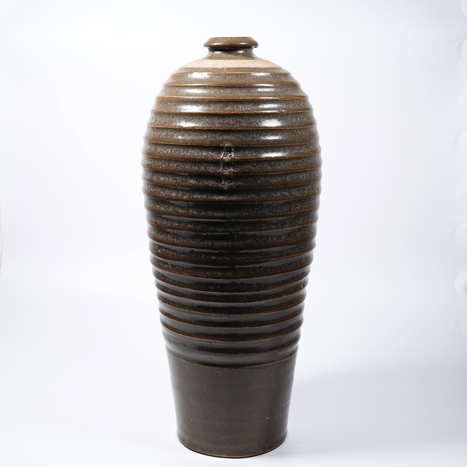 A TEA-DUST GLAZE STRING-PATTERN PLUM VASE (1 of 10)