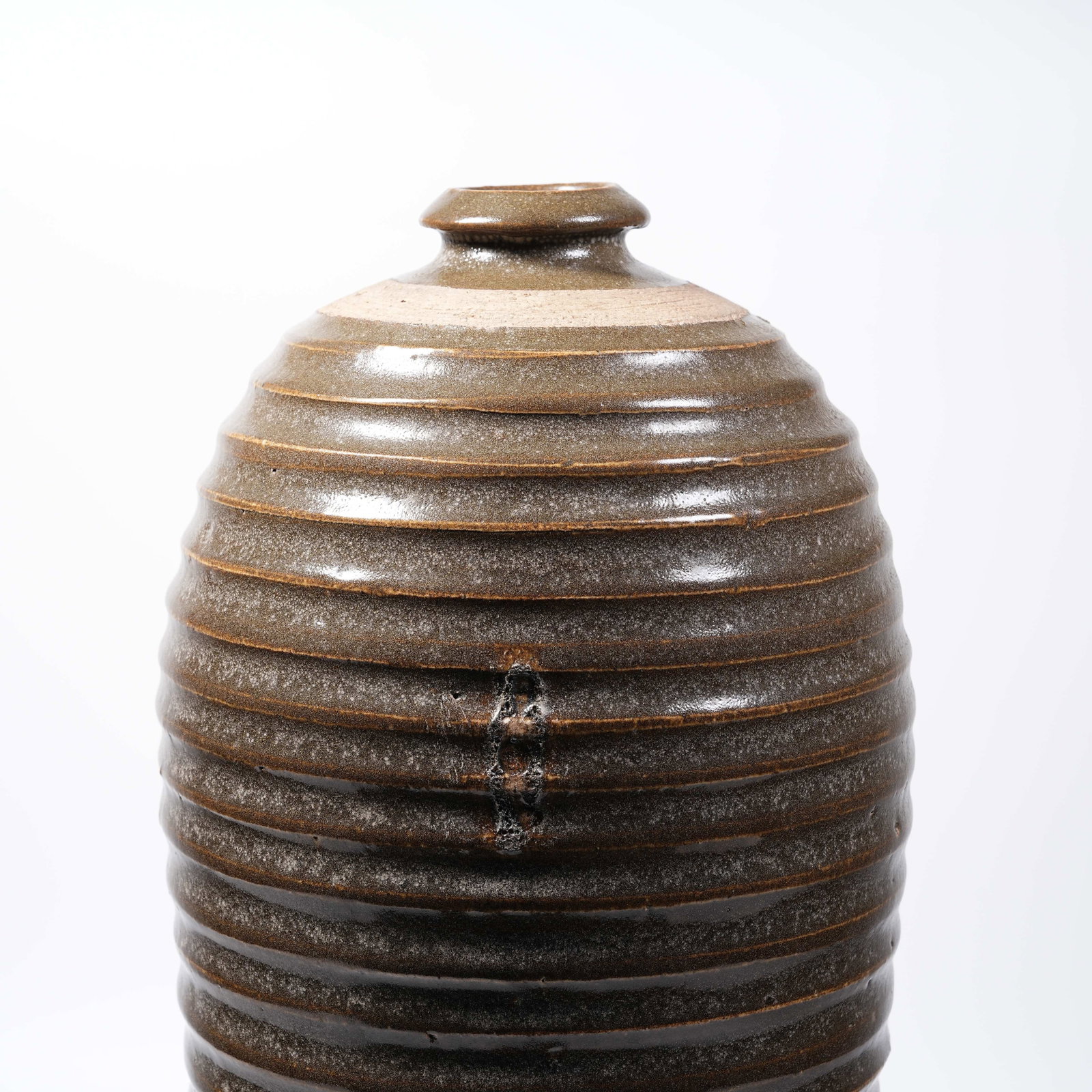 A TEA-DUST GLAZE STRING-PATTERN PLUM VASE - 2