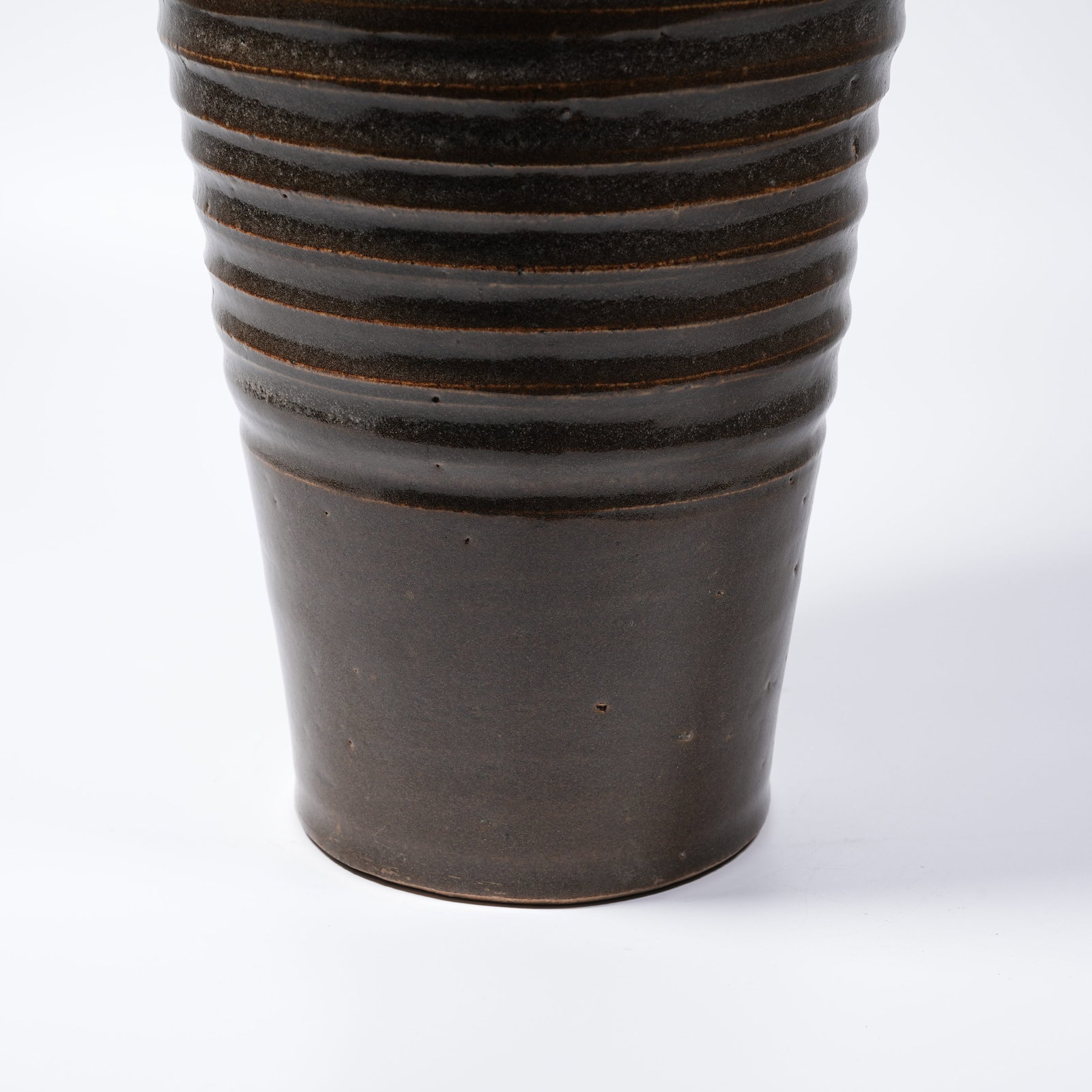 A TEA-DUST GLAZE STRING-PATTERN PLUM VASE - 4