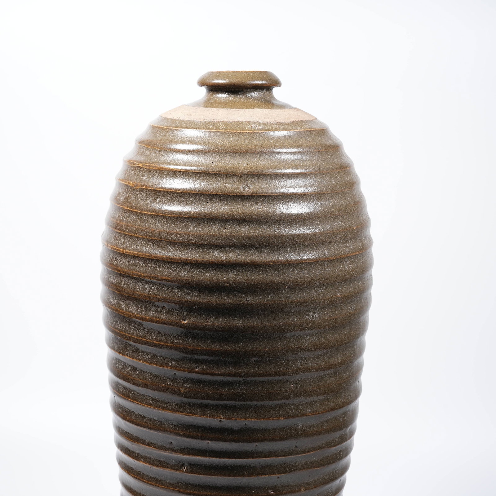 A TEA-DUST GLAZE STRING-PATTERN PLUM VASE - 5