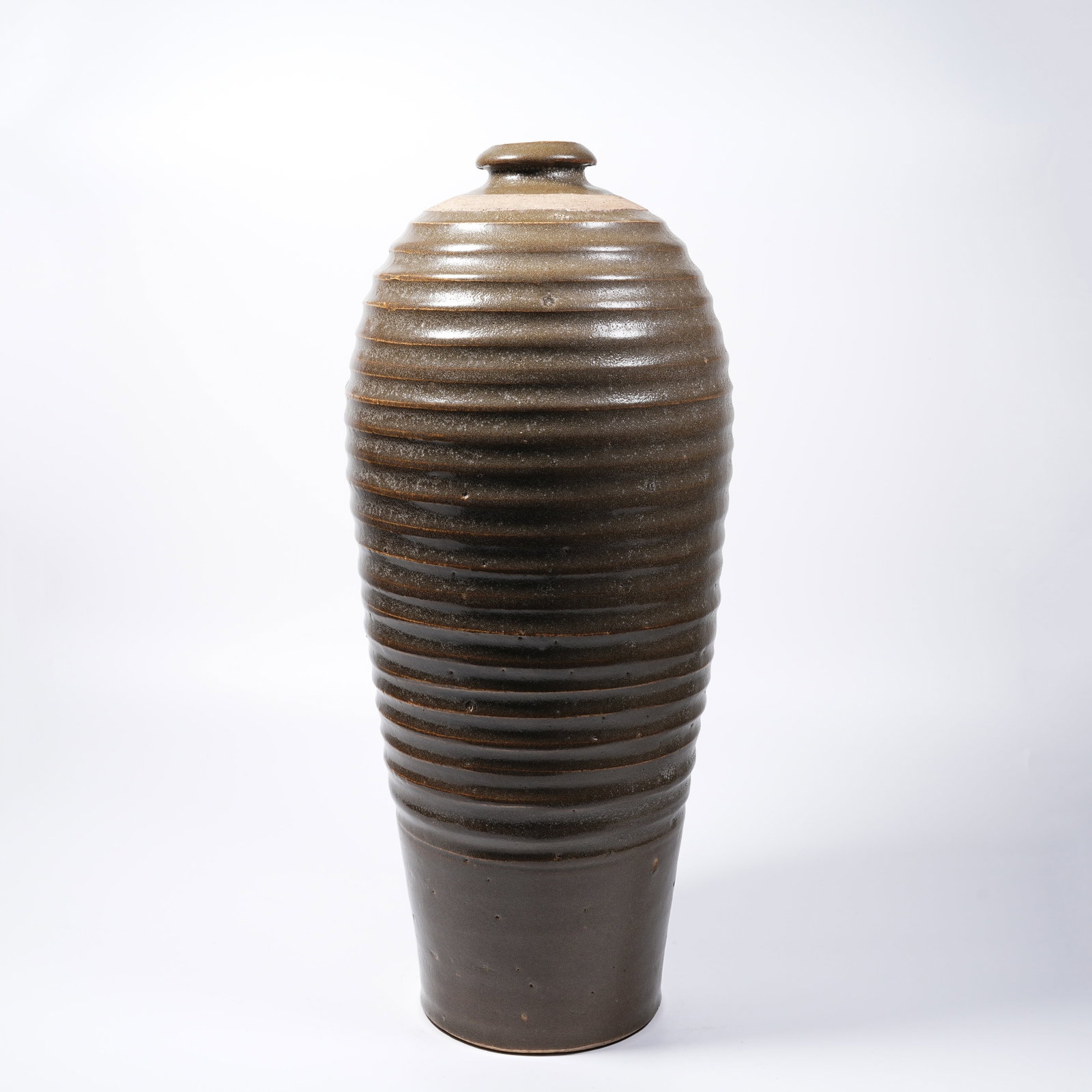 A TEA-DUST GLAZE STRING-PATTERN PLUM VASE - 6