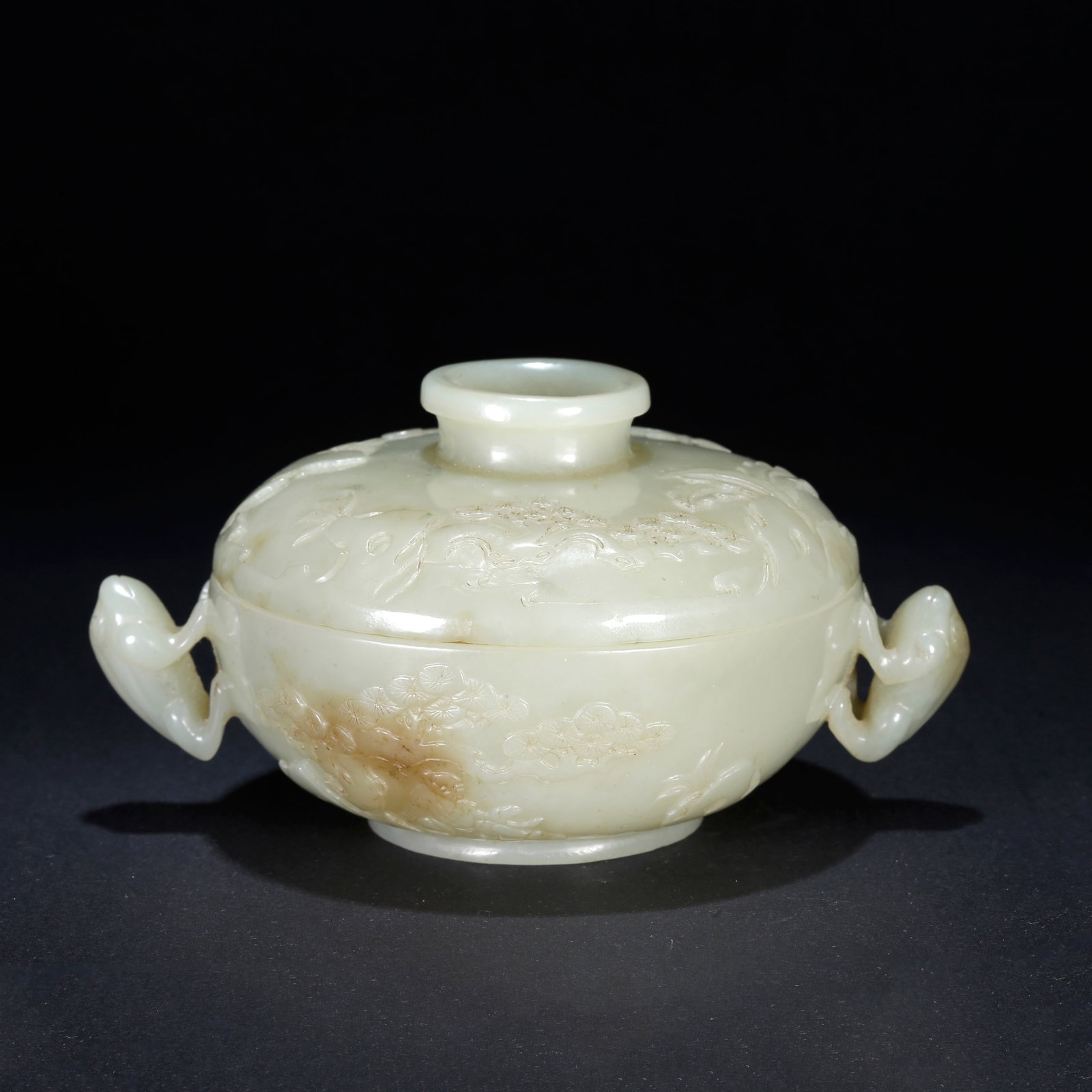 A HETIAN JADE CARVED PINE AND FIGURE PATTERN COVERED BOWL: Hetian Jade Carved Pine and Figure Pattern Covered Bowl