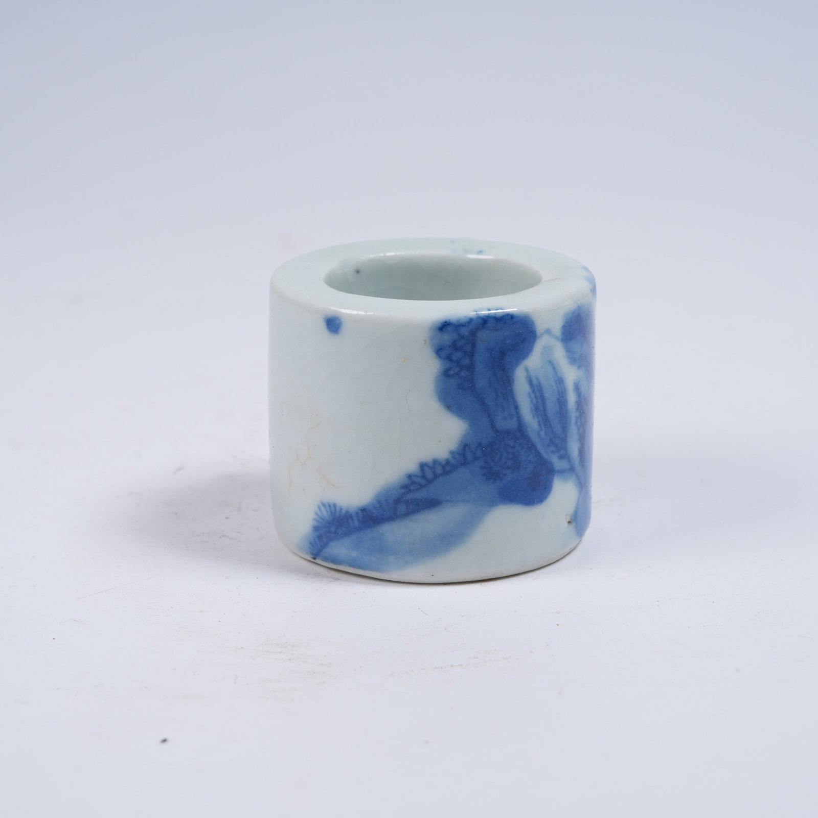 A BLUE AND WHITE THUMB RING WITH ARHAT PATTERN - 2