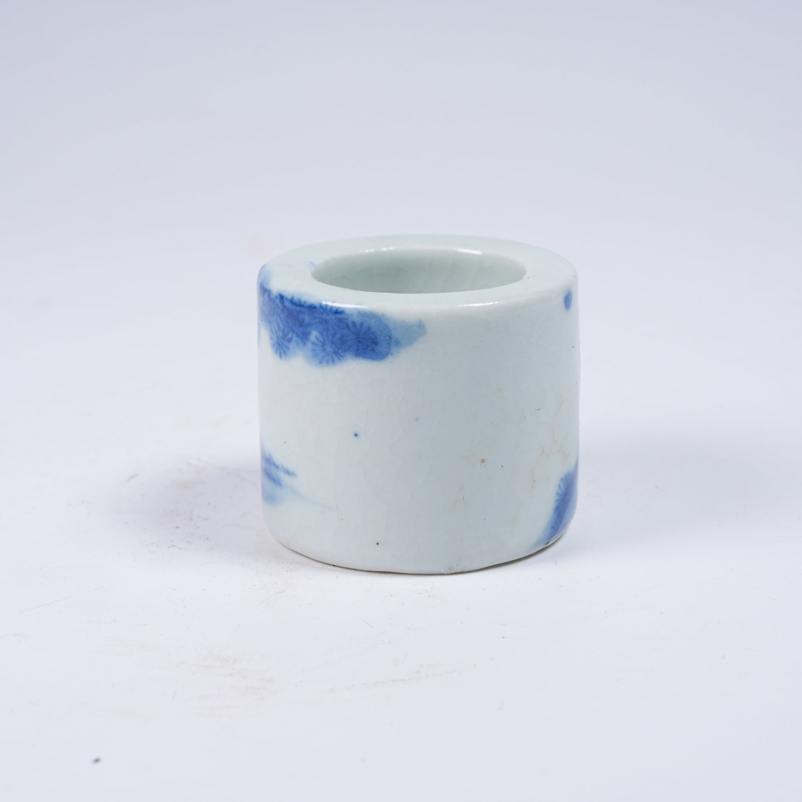 A BLUE AND WHITE THUMB RING WITH ARHAT PATTERN - 3