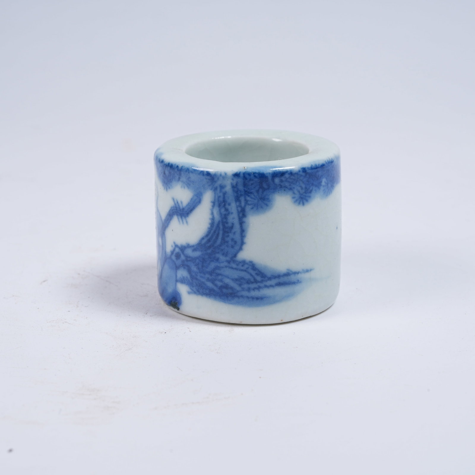 A BLUE AND WHITE THUMB RING WITH ARHAT PATTERN - 4