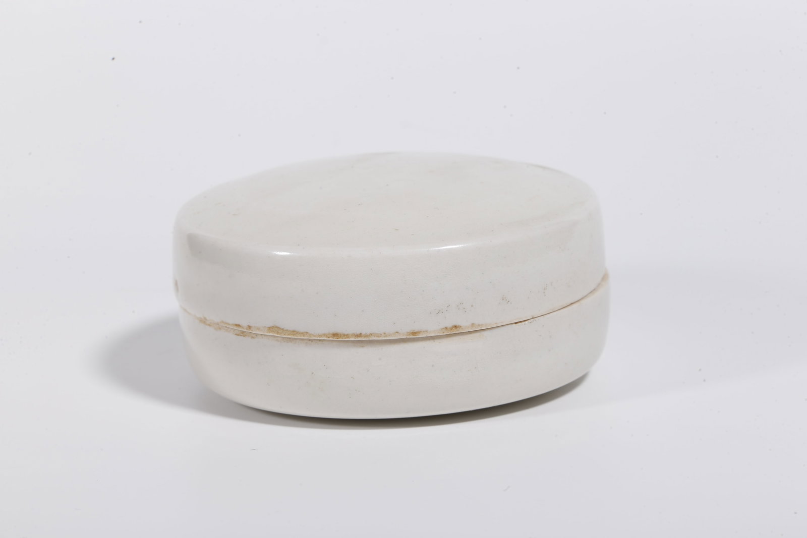 A WHITE GLAZE COVERED BOX - 4