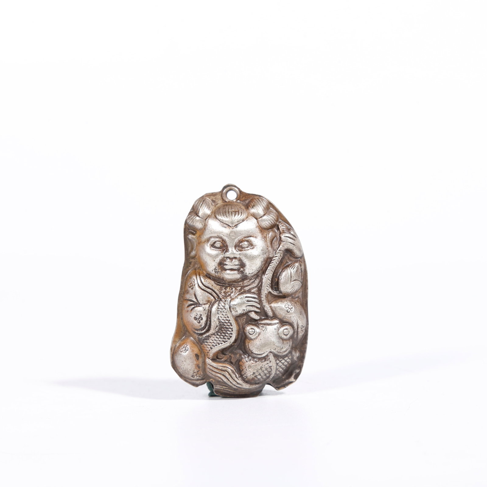 A SILVER BOY PATTERN PENDANT: Silver Boy Pattern Pendant
