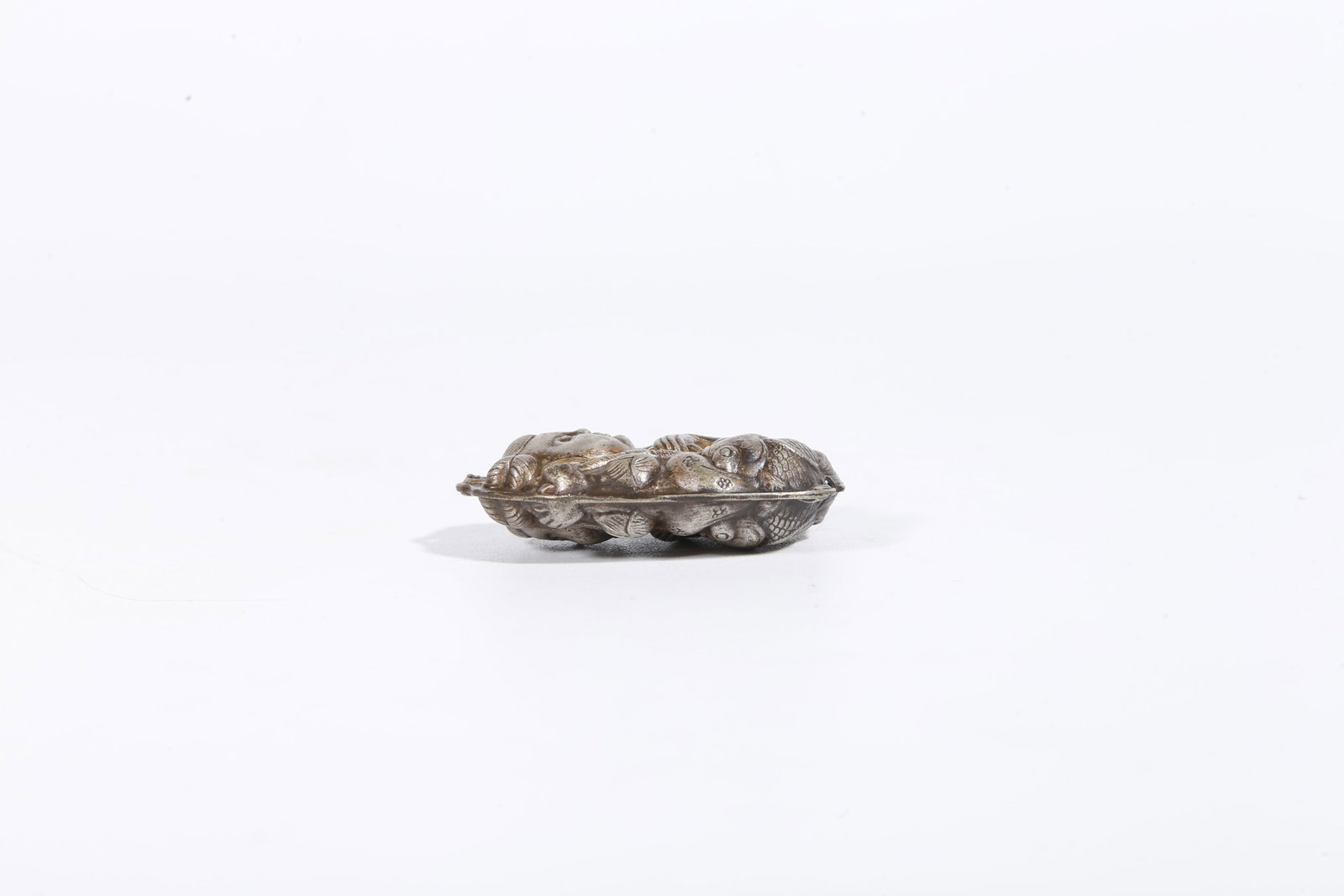 A SILVER BOY PATTERN PENDANT - 8