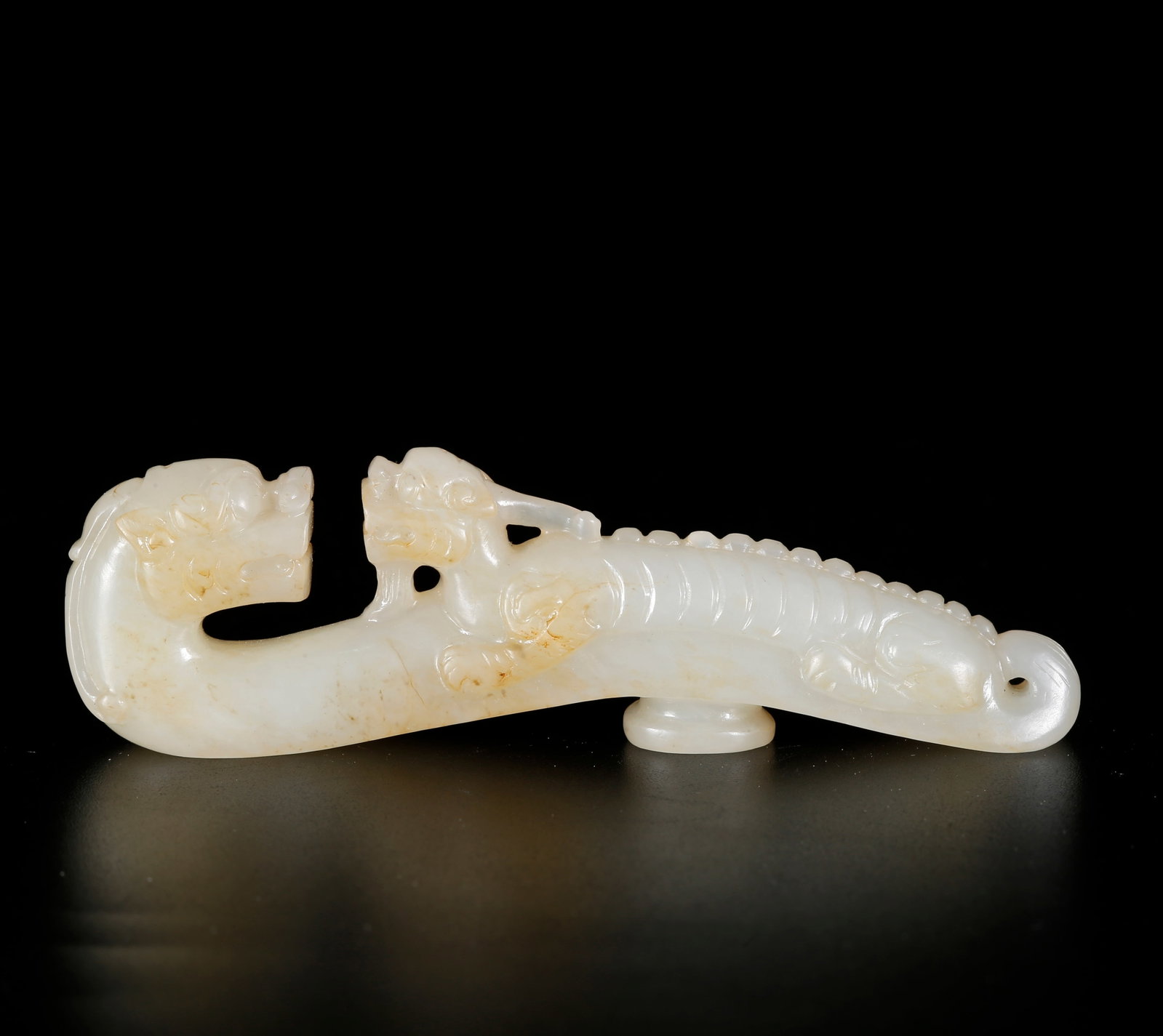 A HETIAN JADE DRAGON PATTERN BELT HOOK: Hetian Jade Dragon Pattern Belt Hook