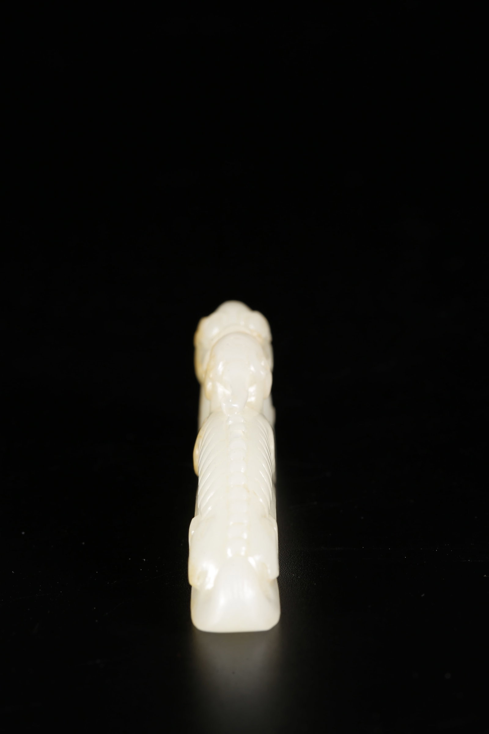 A HETIAN JADE DRAGON PATTERN BELT HOOK - 4