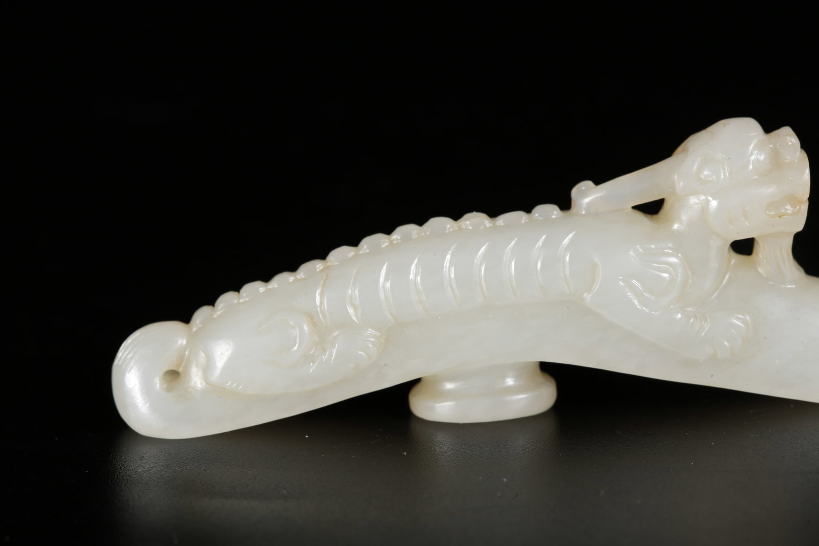 A HETIAN JADE DRAGON PATTERN BELT HOOK - 6