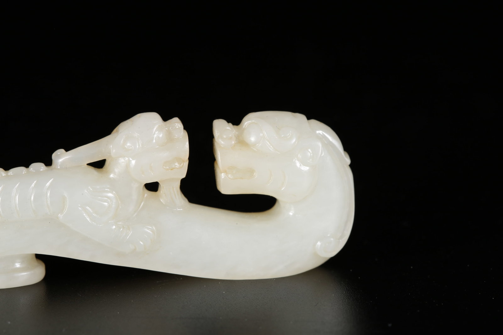 A HETIAN JADE DRAGON PATTERN BELT HOOK - 7