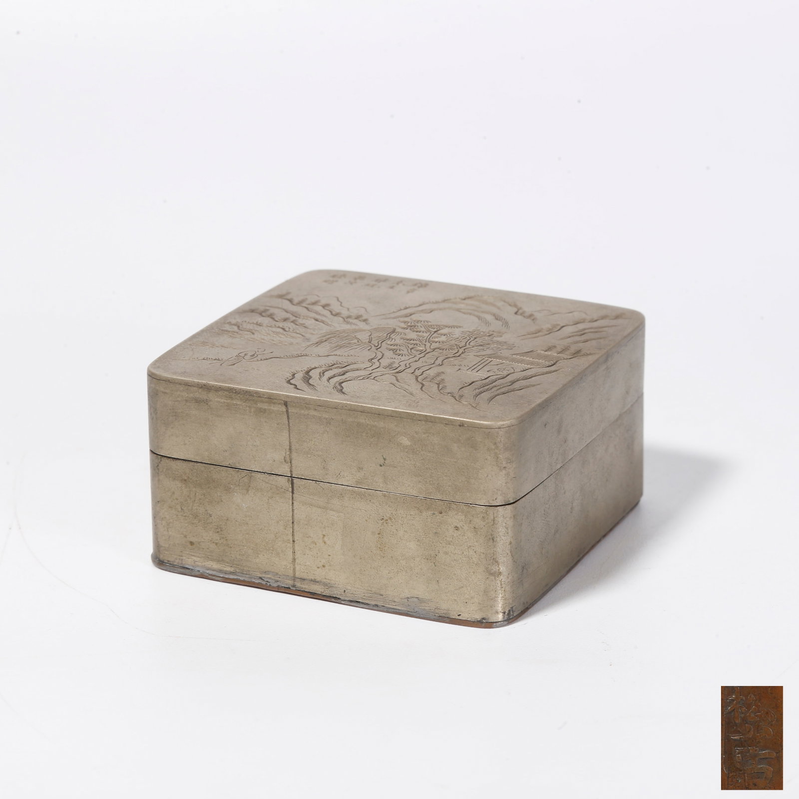 A WHITE BRONZE INK BOX ENGRAVED WITH LANDSCAPE PATTERN (1 of 8)