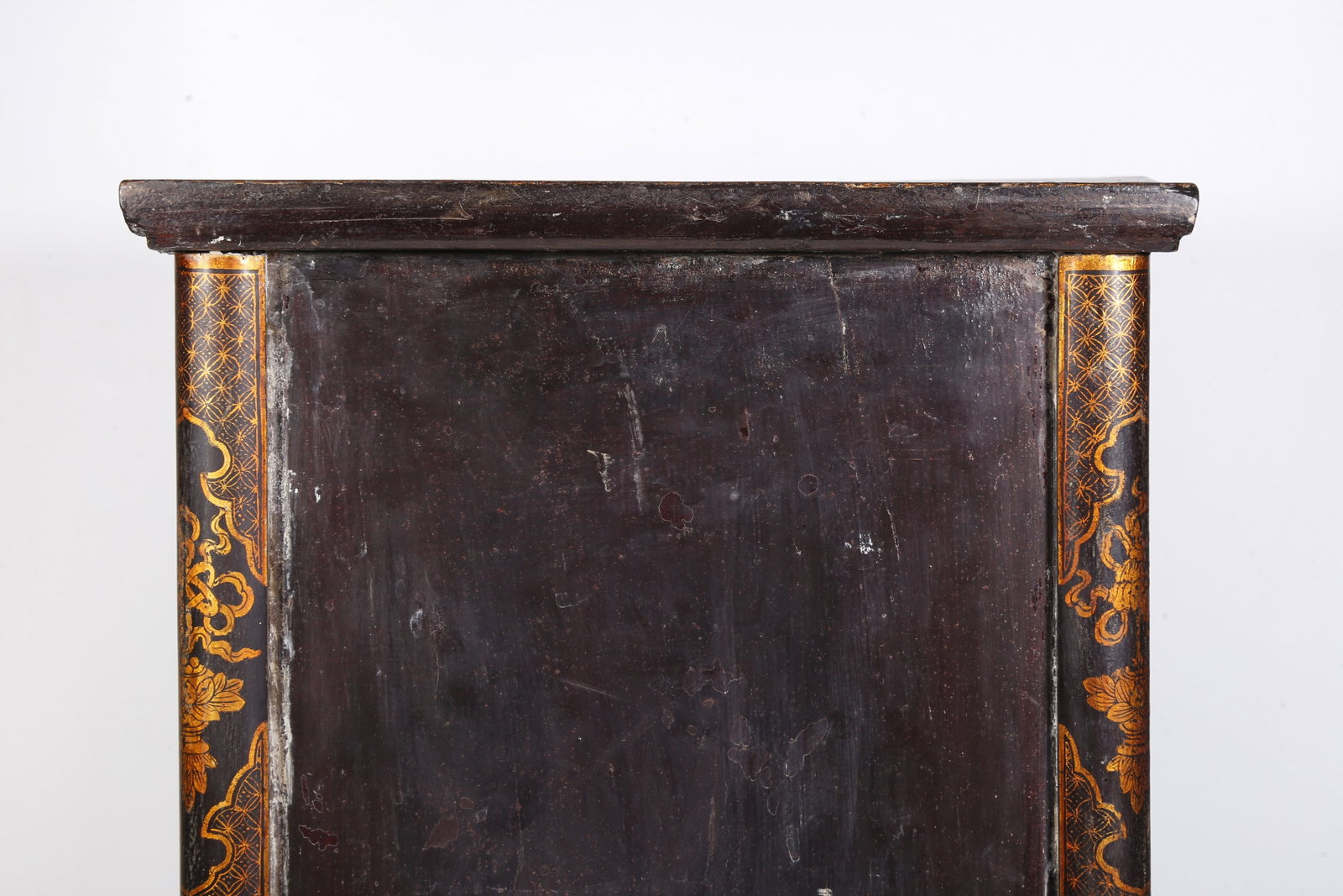 A SMALL GILT LACQUER CABINET WITH DRAGON PATTERN - 7