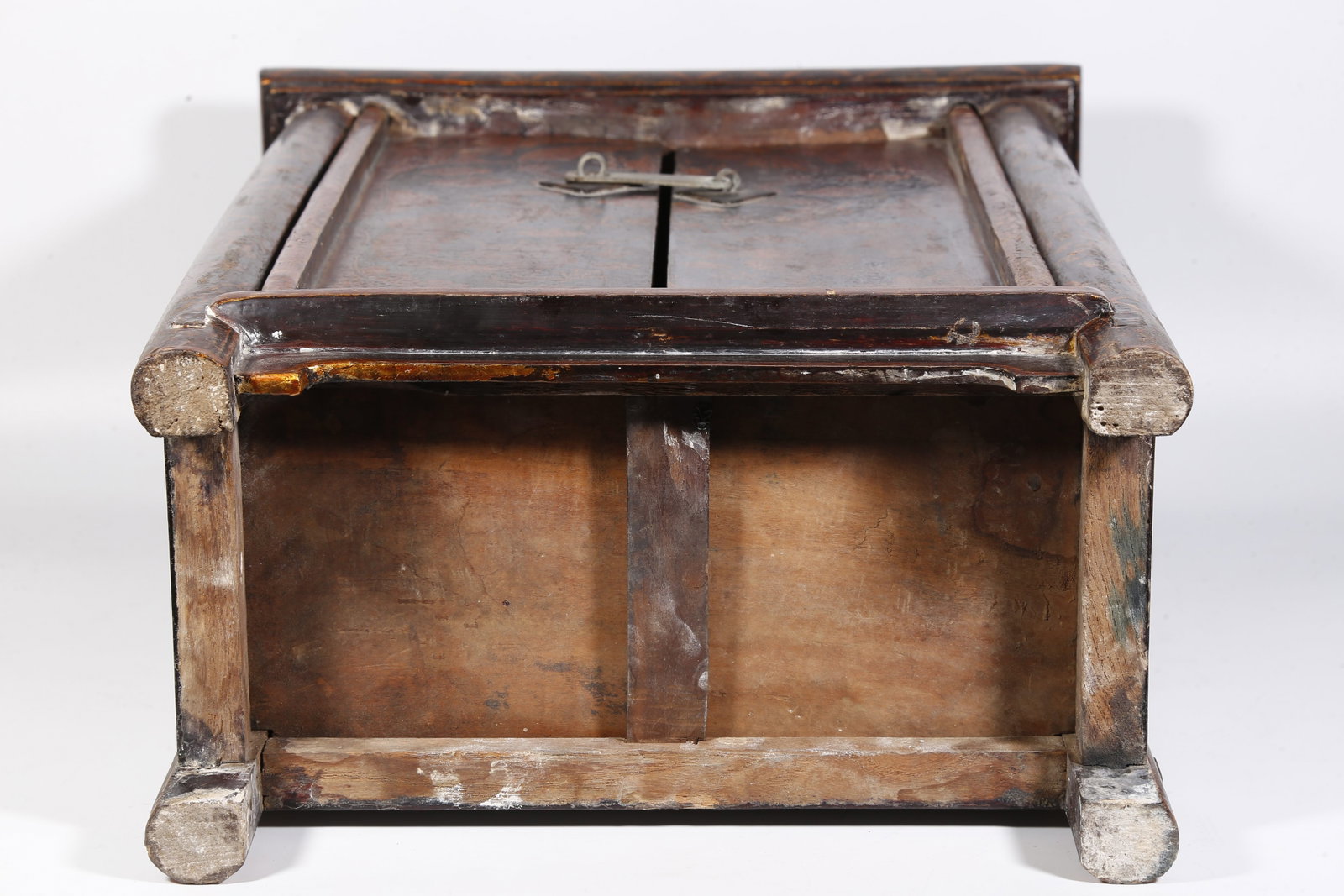 A SMALL GILT LACQUER CABINET WITH DRAGON PATTERN - 9