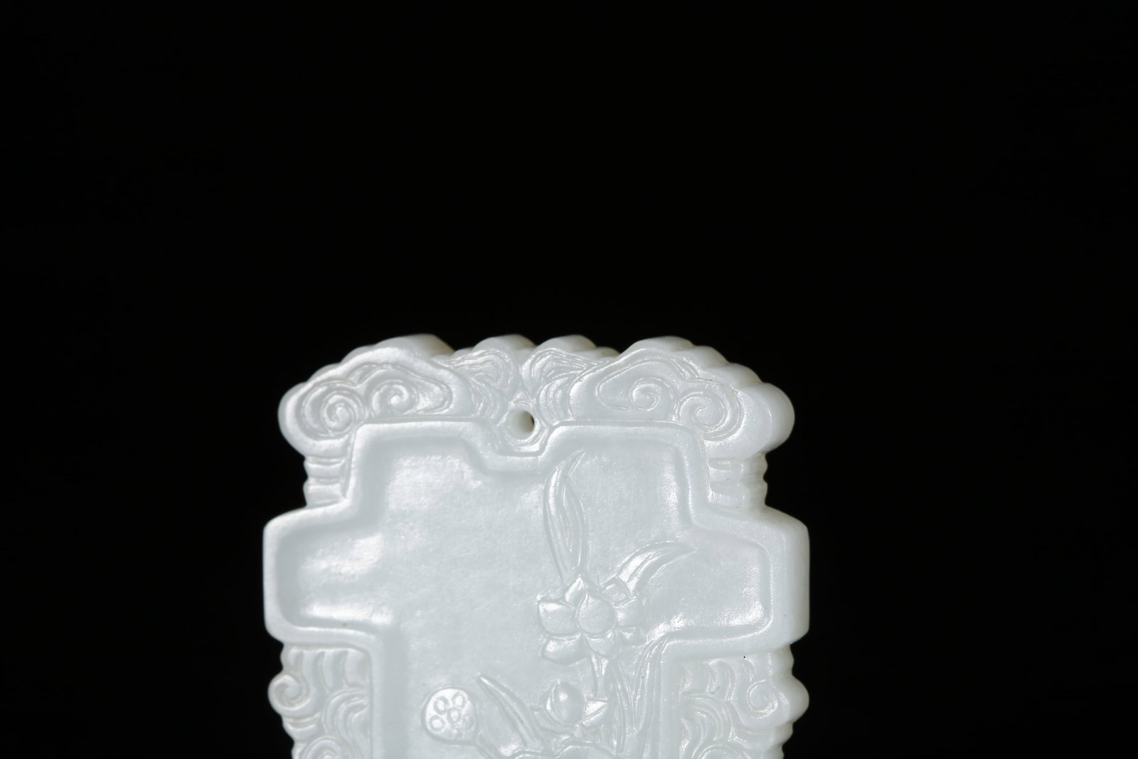 A HETIAN JADE FLORAL PATTERN PLAQUE - 2