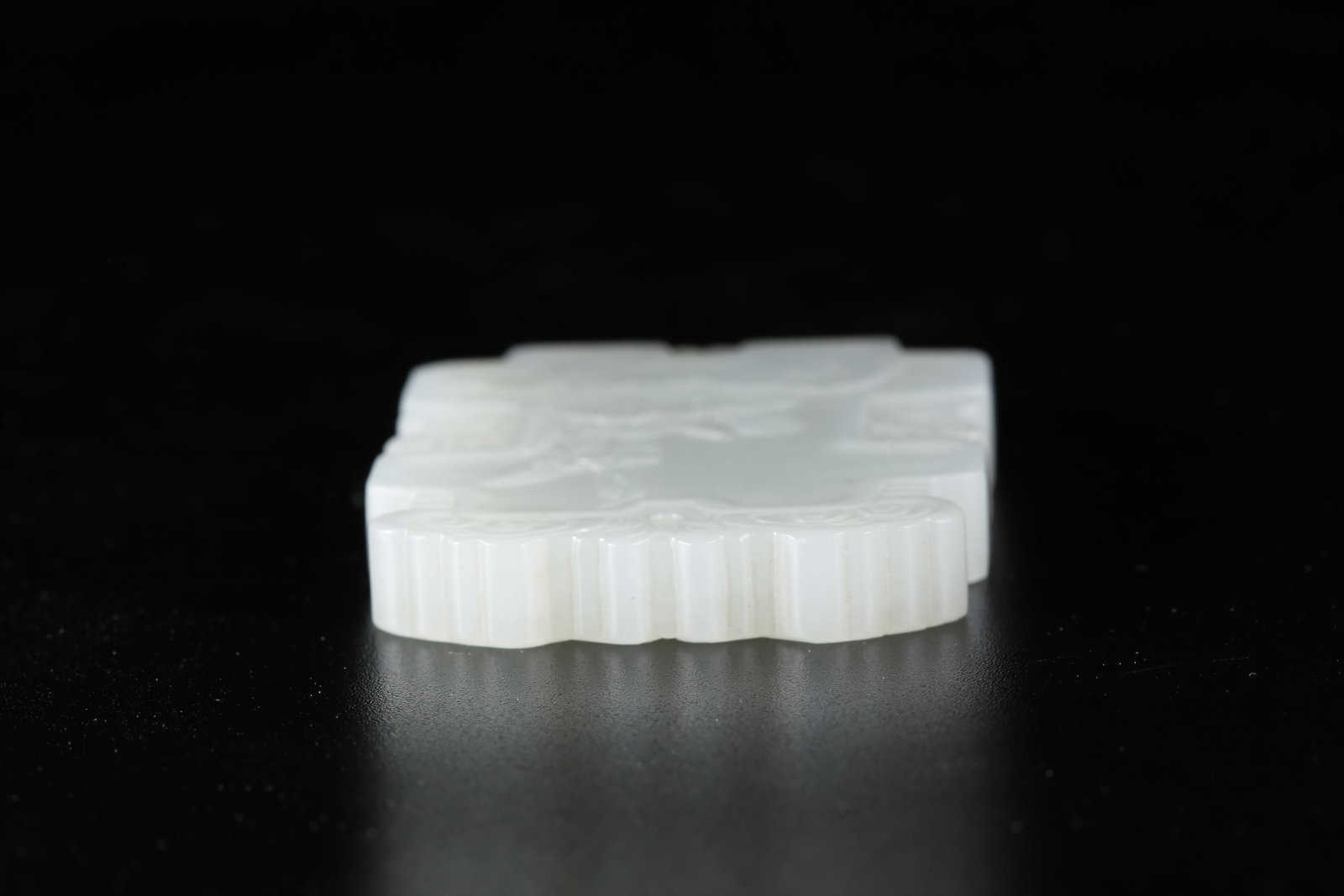 A HETIAN JADE FLORAL PATTERN PLAQUE - 6