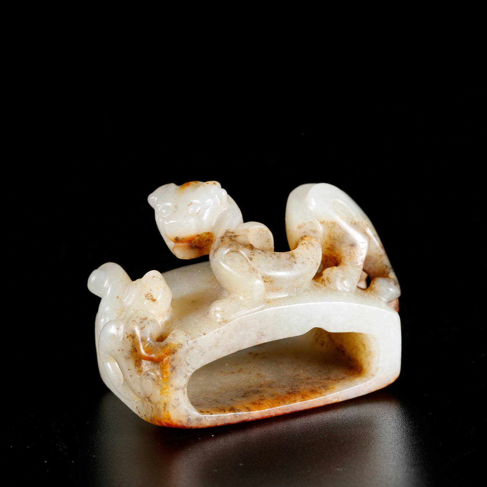 A DRAGON-PATTERNED SWORD ORNAMENT CARVED FROM HETIAN JADE (1 of 9)