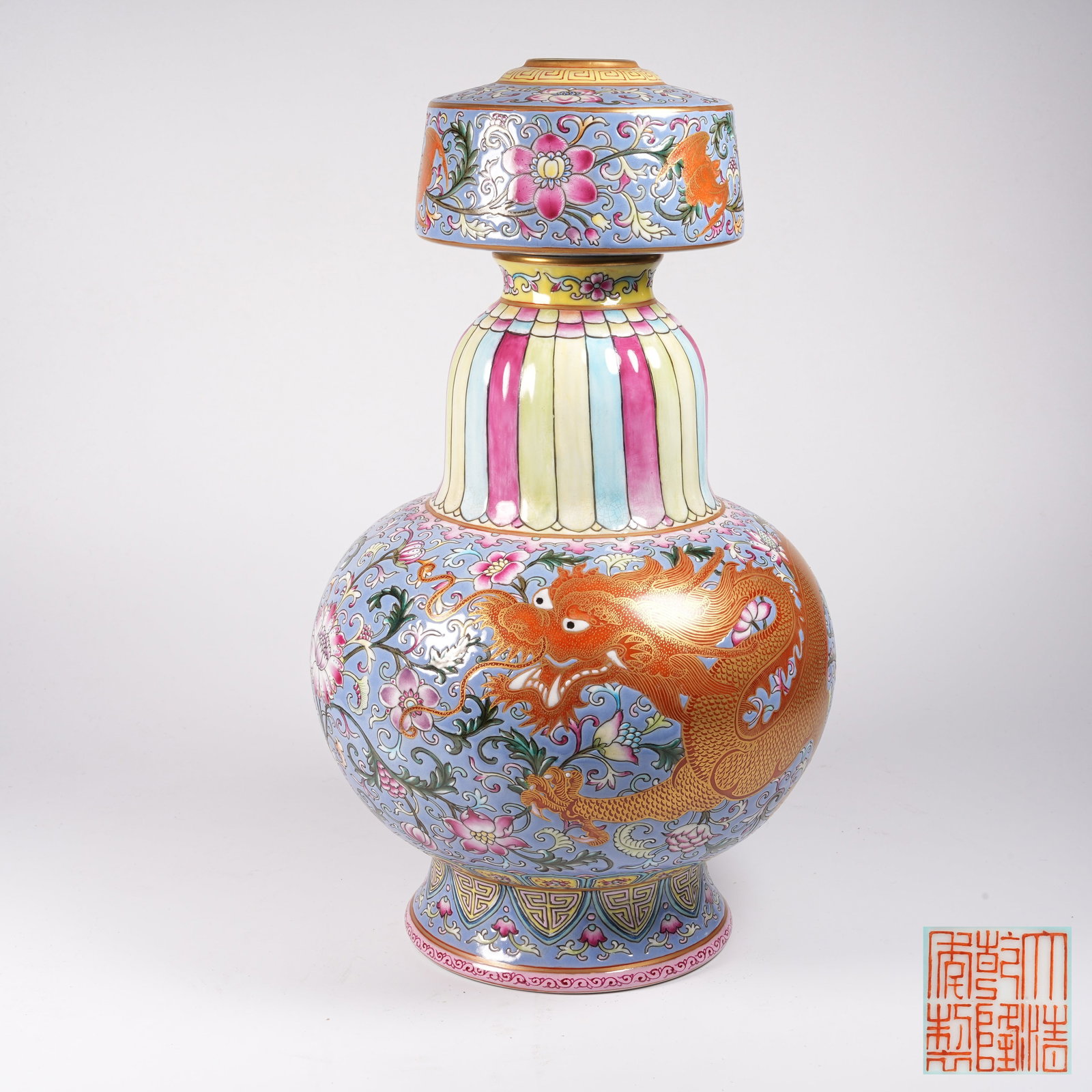 A FOREIGN COLOR BENBA POT WITH DRAGON AMIDST FLORALS PATTERN: Foreign Color Benba Pot with Dragon Amidst Florals Pattern