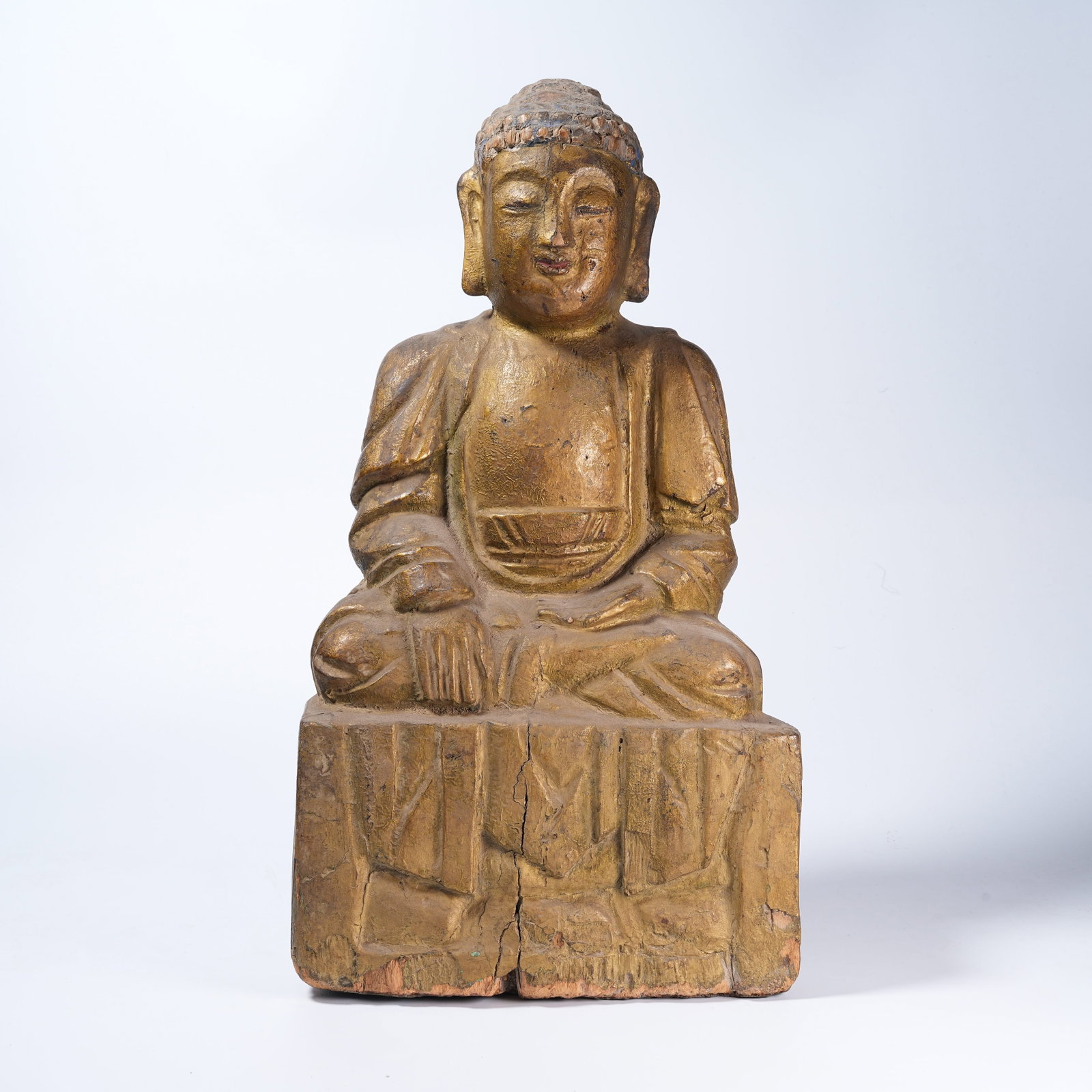 A GILT LACQUER BUDDHA STATUE: Gilt Lacquer Buddha Statue