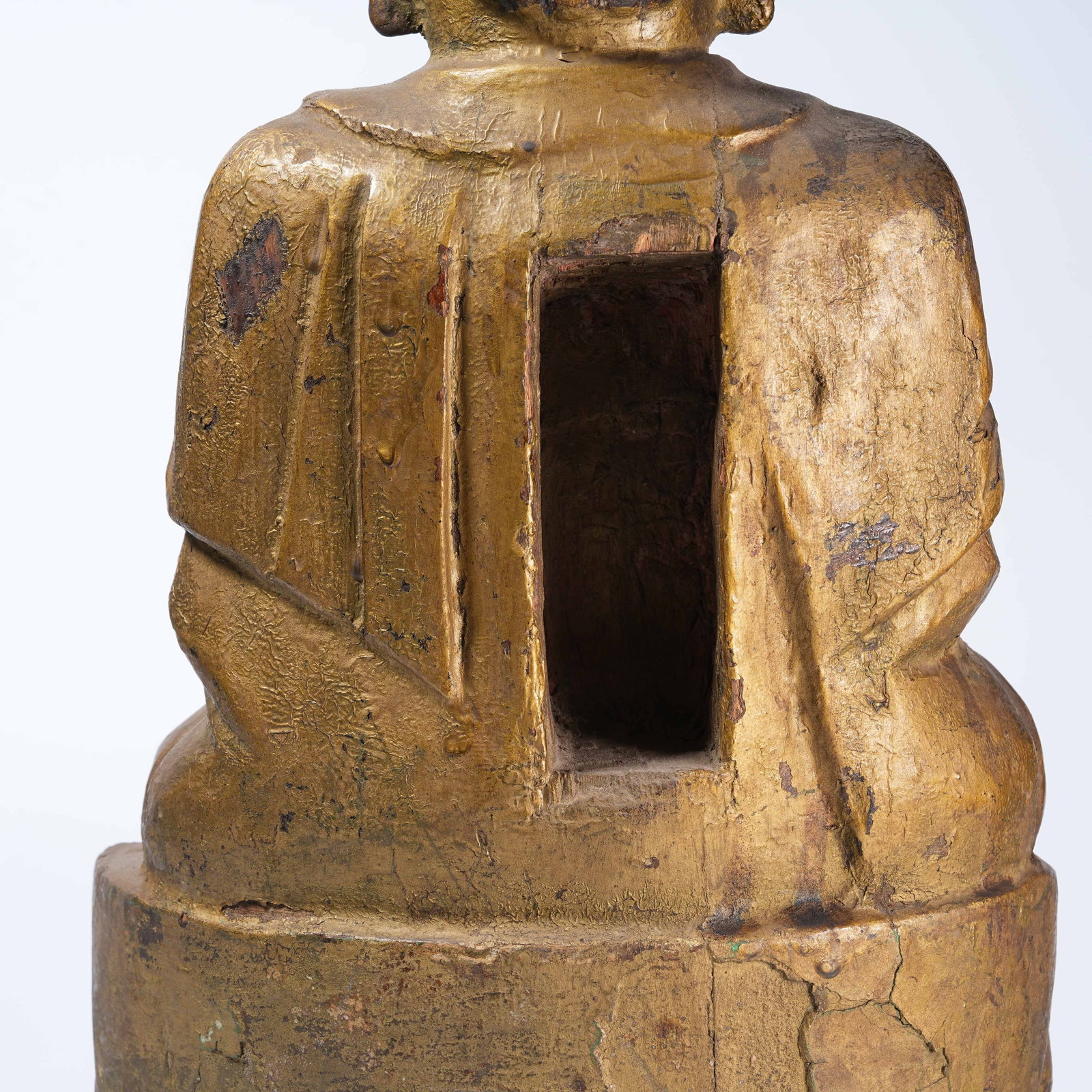A GILT LACQUER BUDDHA STATUE - 8