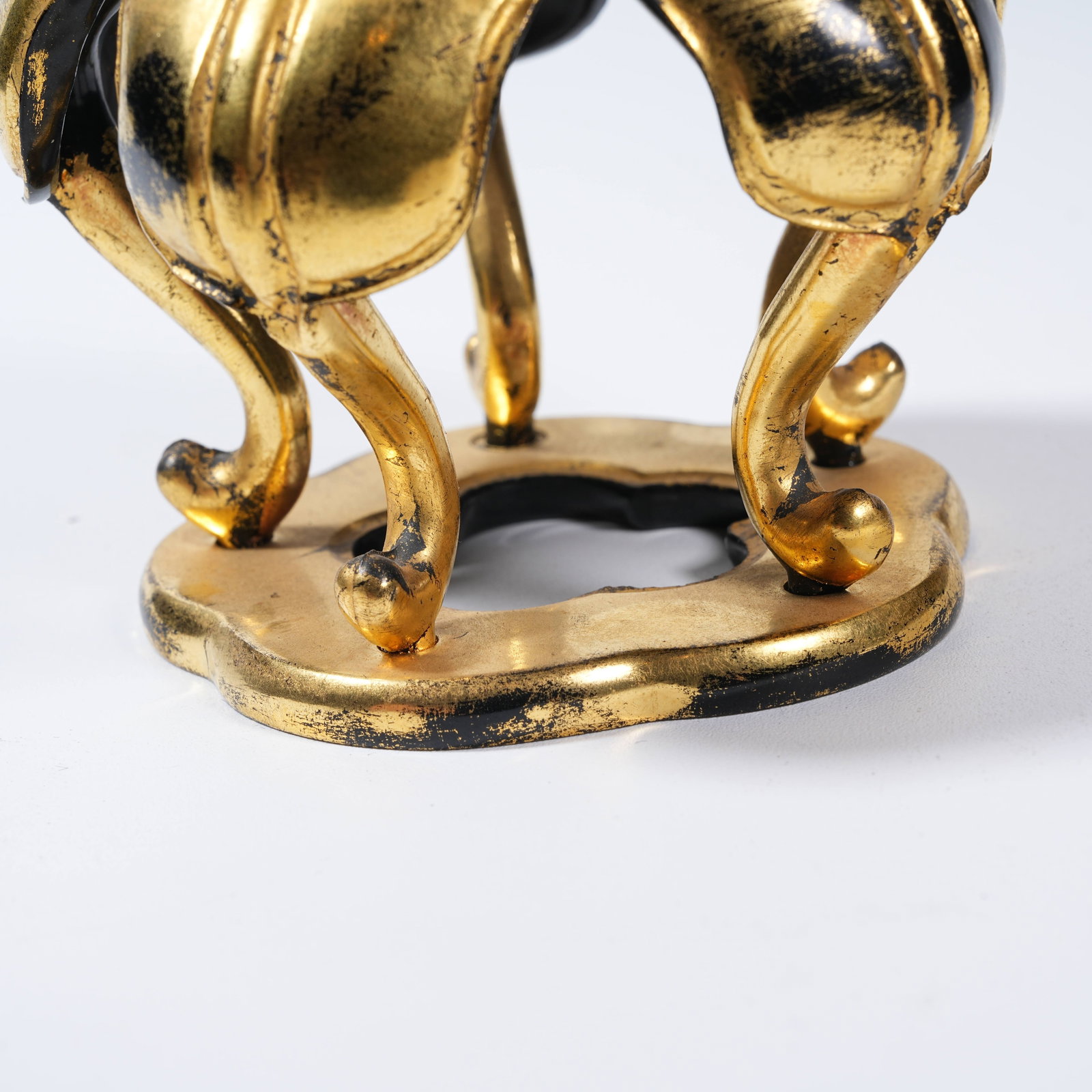 A GILT LACQUER SMALL STAND - 6
