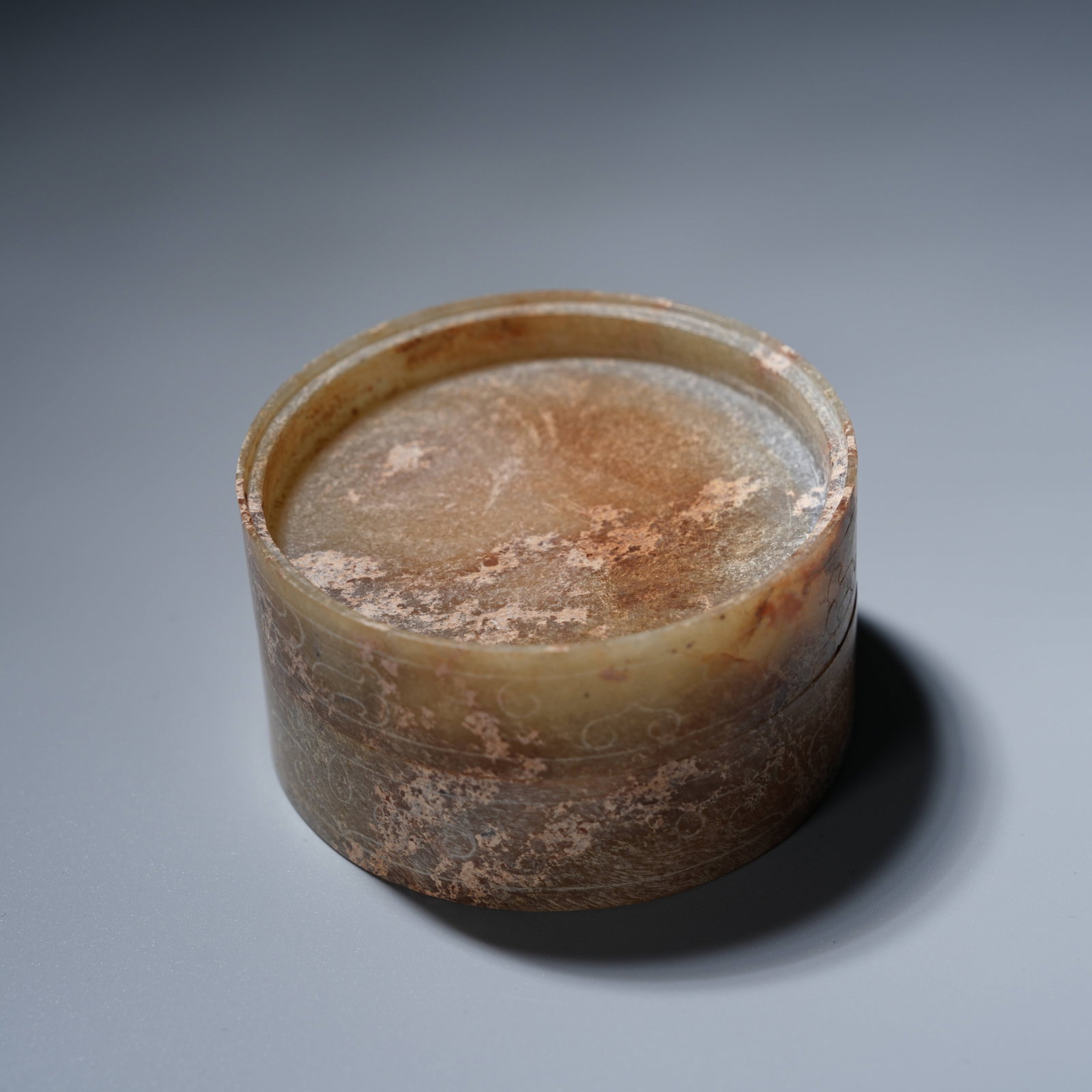 A ANCIENT JADE SCROLL-CLOUD MOTIF ROUND LIDDED BOXES (TRIPLE SET) - 5