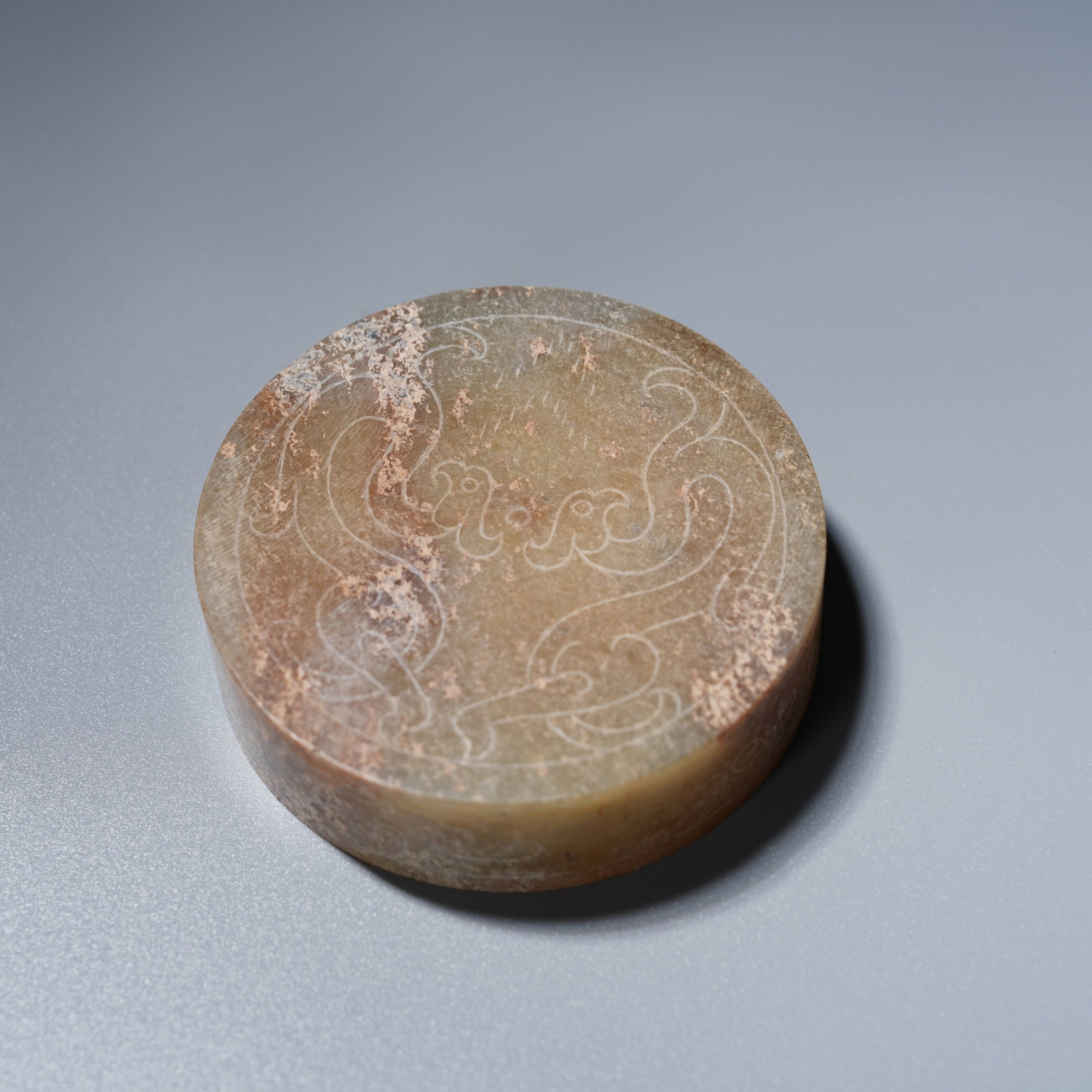 A ANCIENT JADE SCROLL-CLOUD MOTIF ROUND LIDDED BOXES (TRIPLE SET) - 7