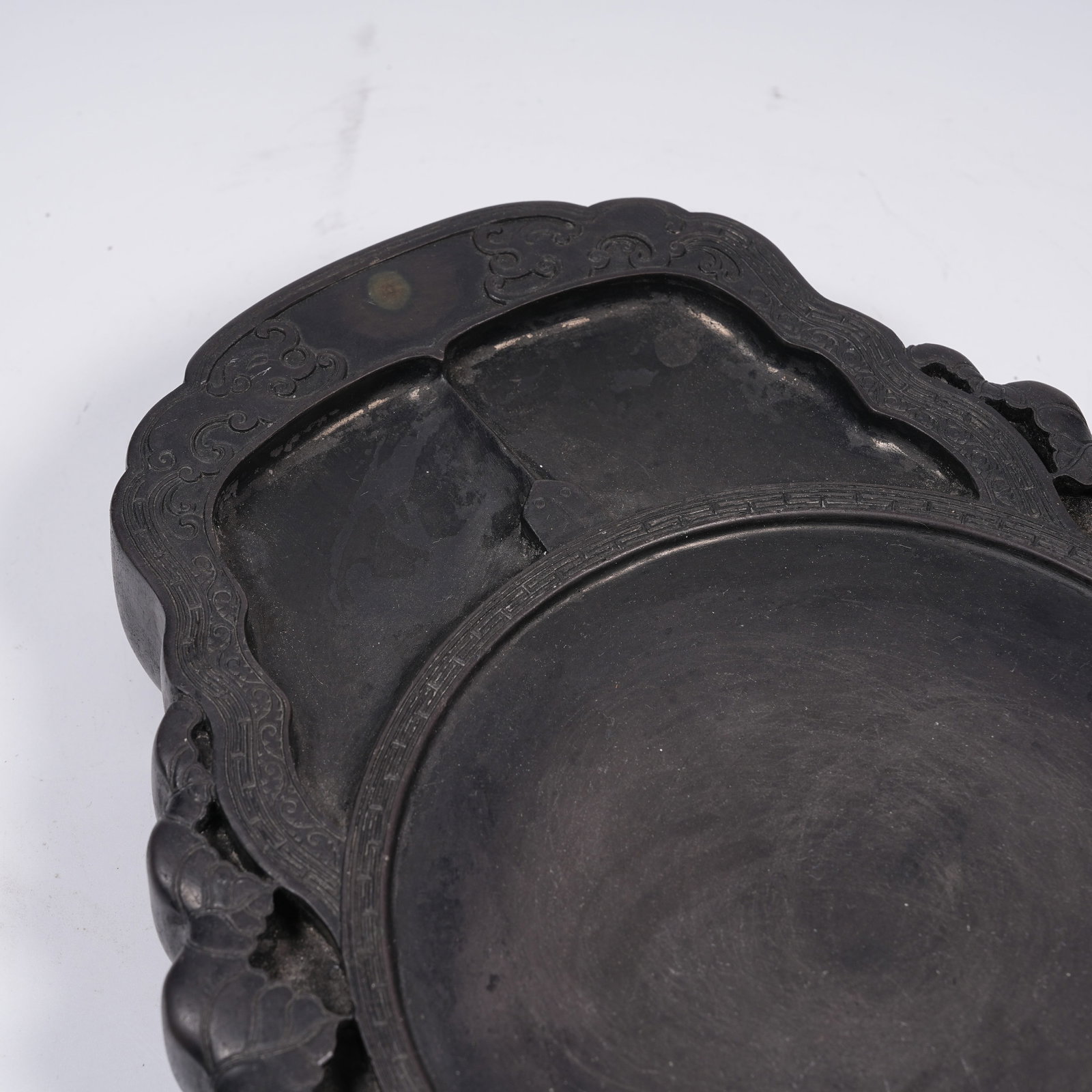 A DUAN STONE COILED DRAGON PATTERN INKSTONE - 2