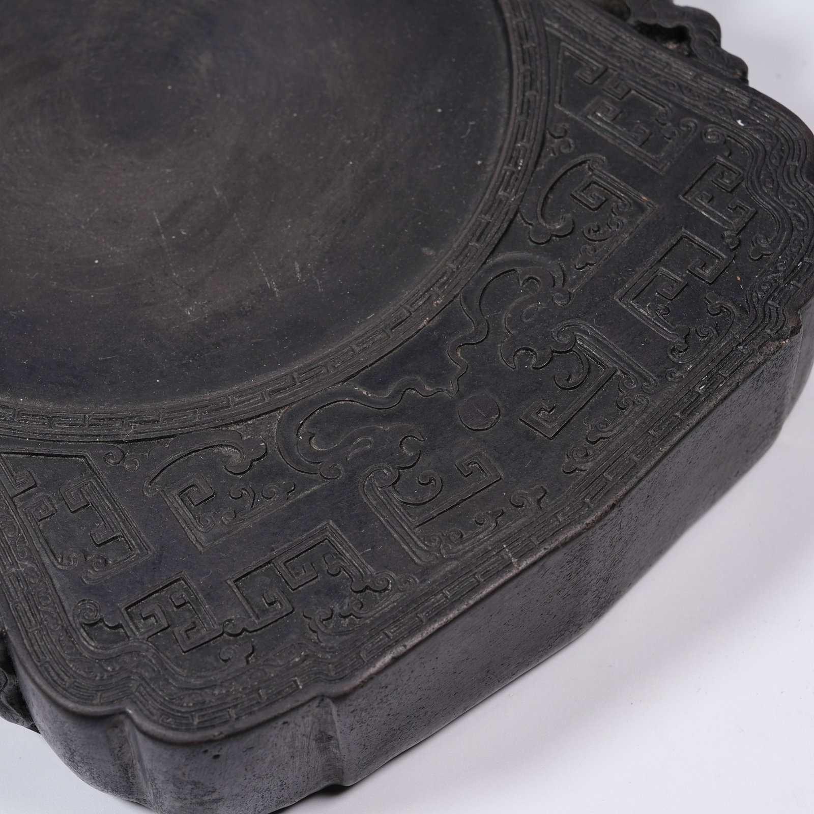 A DUAN STONE COILED DRAGON PATTERN INKSTONE - 3