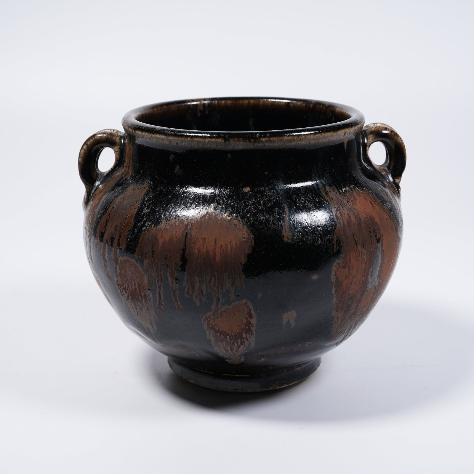 A CIZHOU KILN IRON-RUST PATTERN DOUBLE-LOOP JAR (1 of 9)