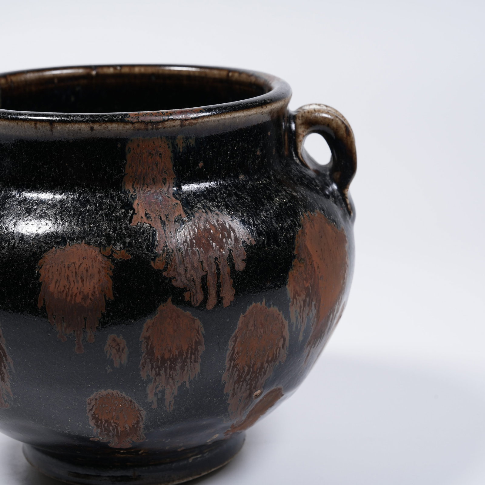 A CIZHOU KILN IRON-RUST PATTERN DOUBLE-LOOP JAR - 5