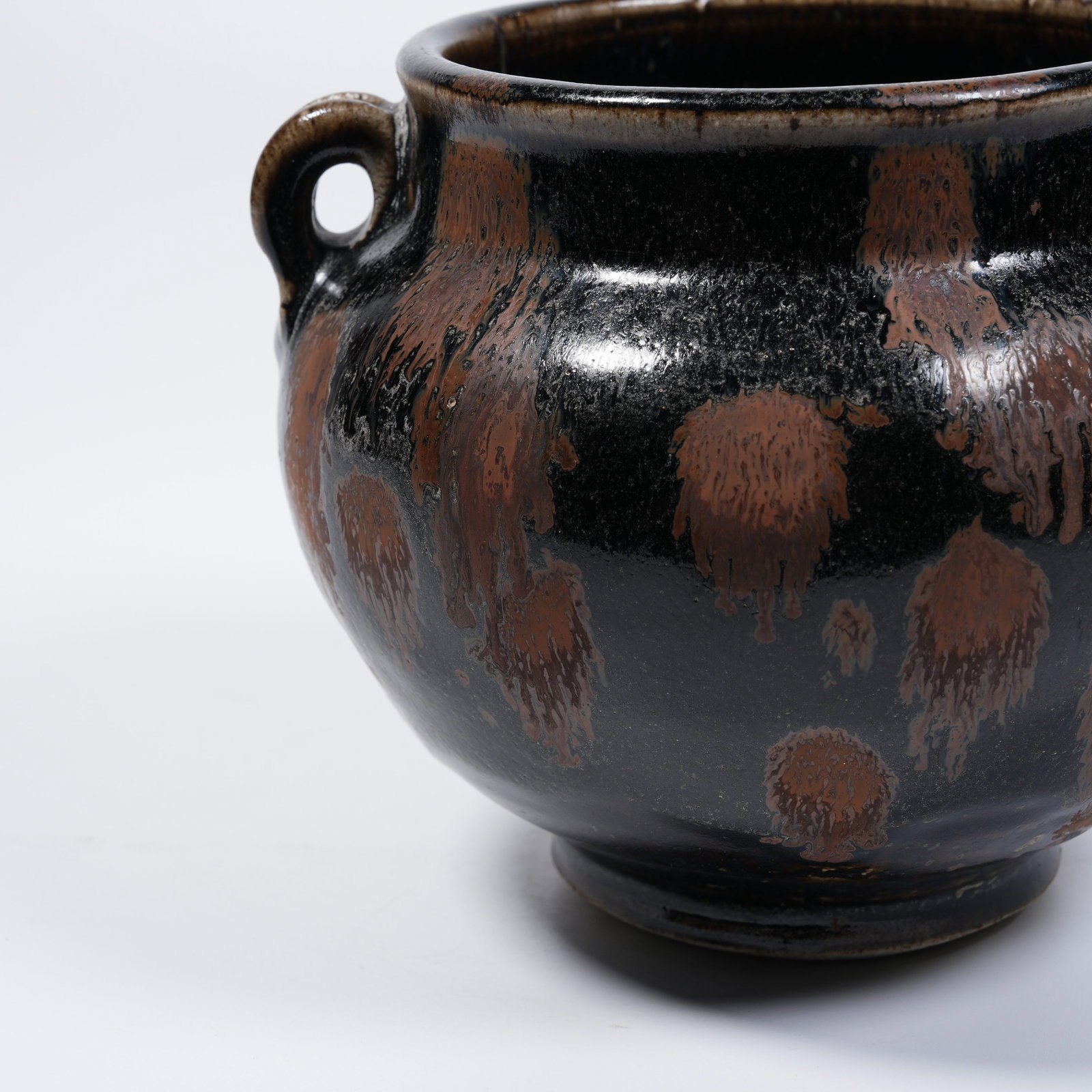 A CIZHOU KILN IRON-RUST PATTERN DOUBLE-LOOP JAR - 6