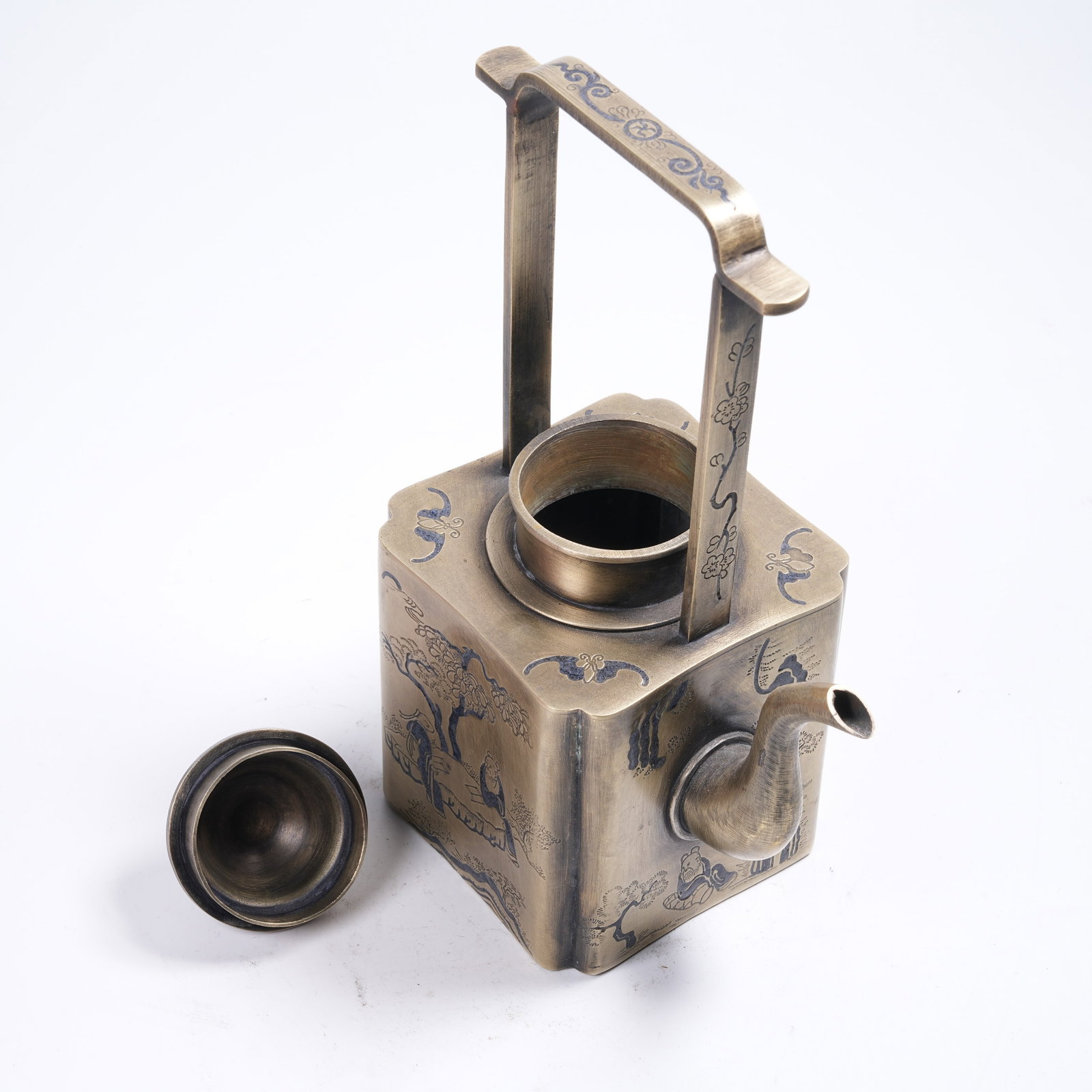 A WHITE BRONZE LOOP-HANDLE EWER WITH SCHOLARS UNDER PINE PATTERN - 7