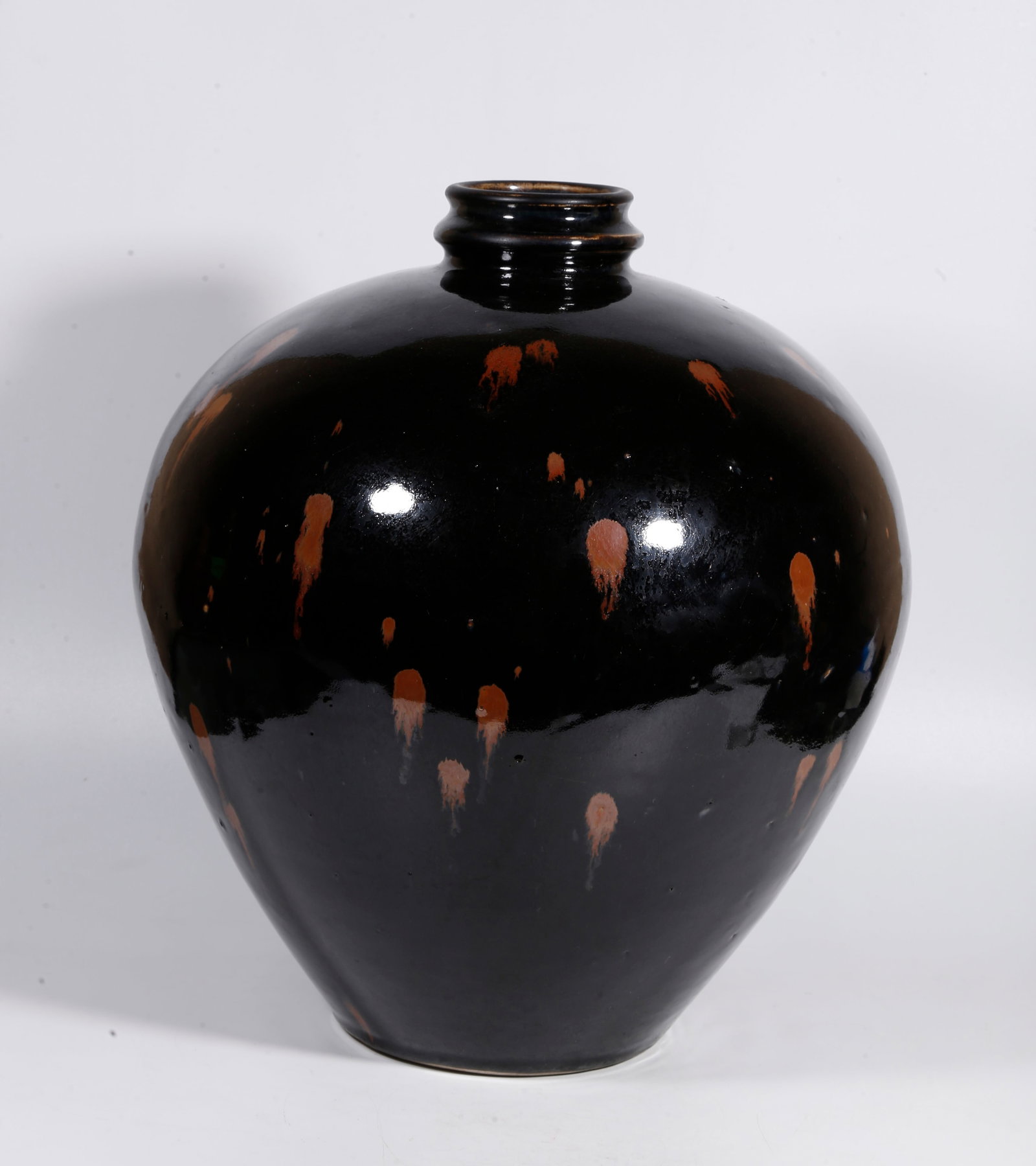 A CIZHOU KILN JAR (1 of 10)