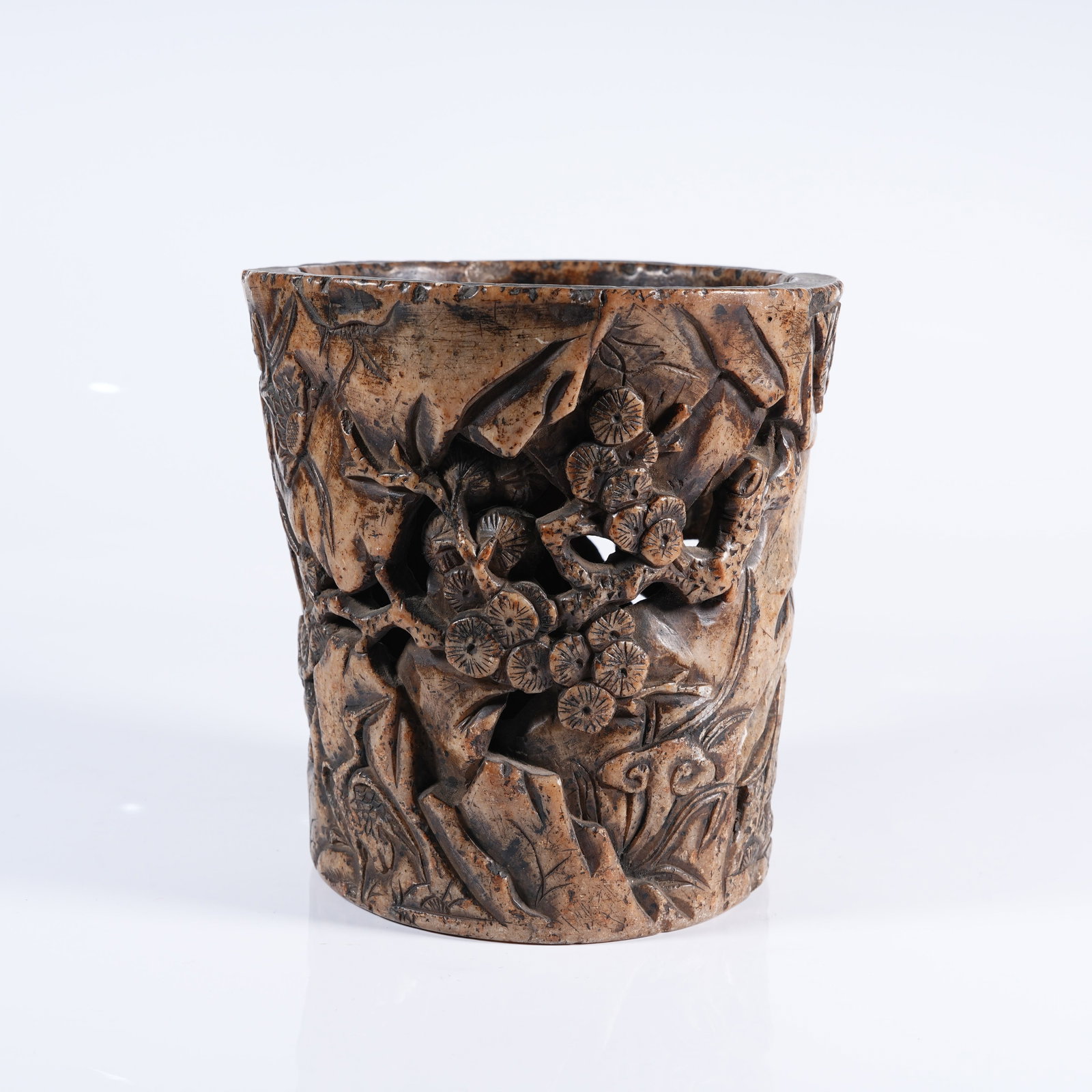 A OPENWORK SHOUSHAN STONE FLORAL PATTERN BRUSH POT: Openwork Shoushan Stone Floral Pattern Brush Pot