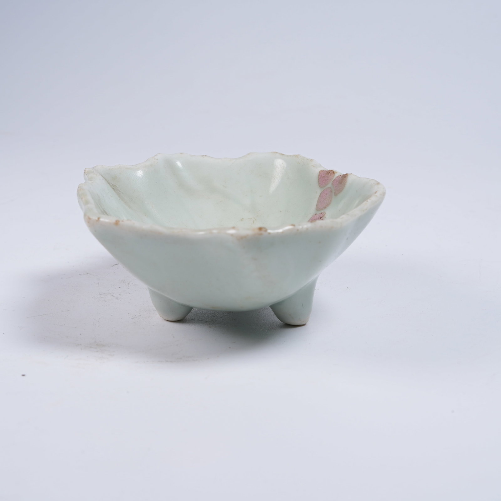 A CELADON LEAF-SHAPED WASHER - 3