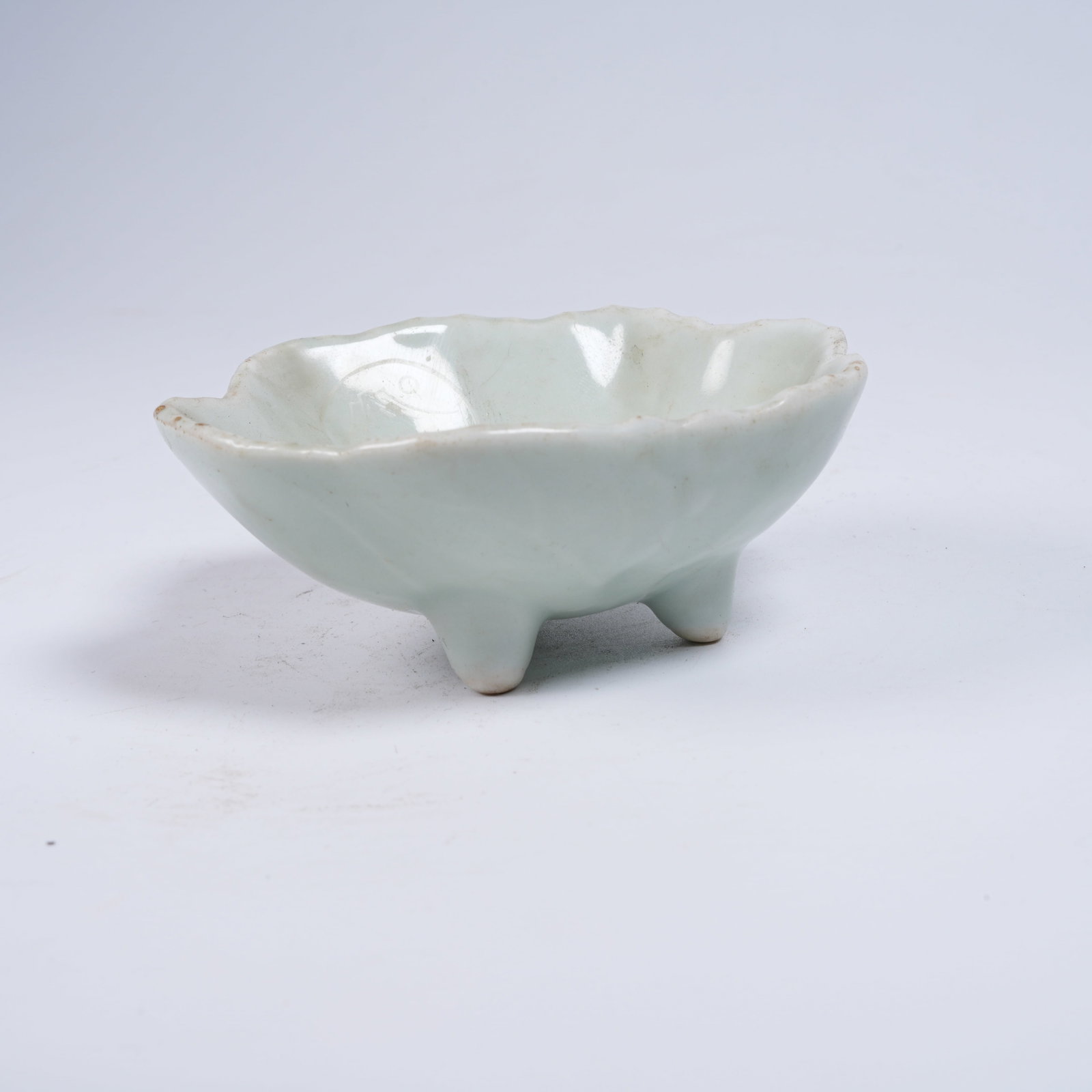 A CELADON LEAF-SHAPED WASHER - 4