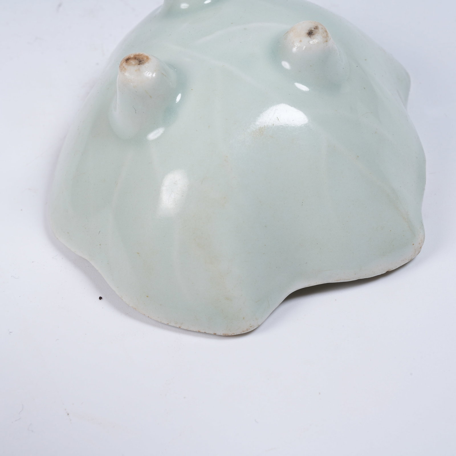 A CELADON LEAF-SHAPED WASHER - 8
