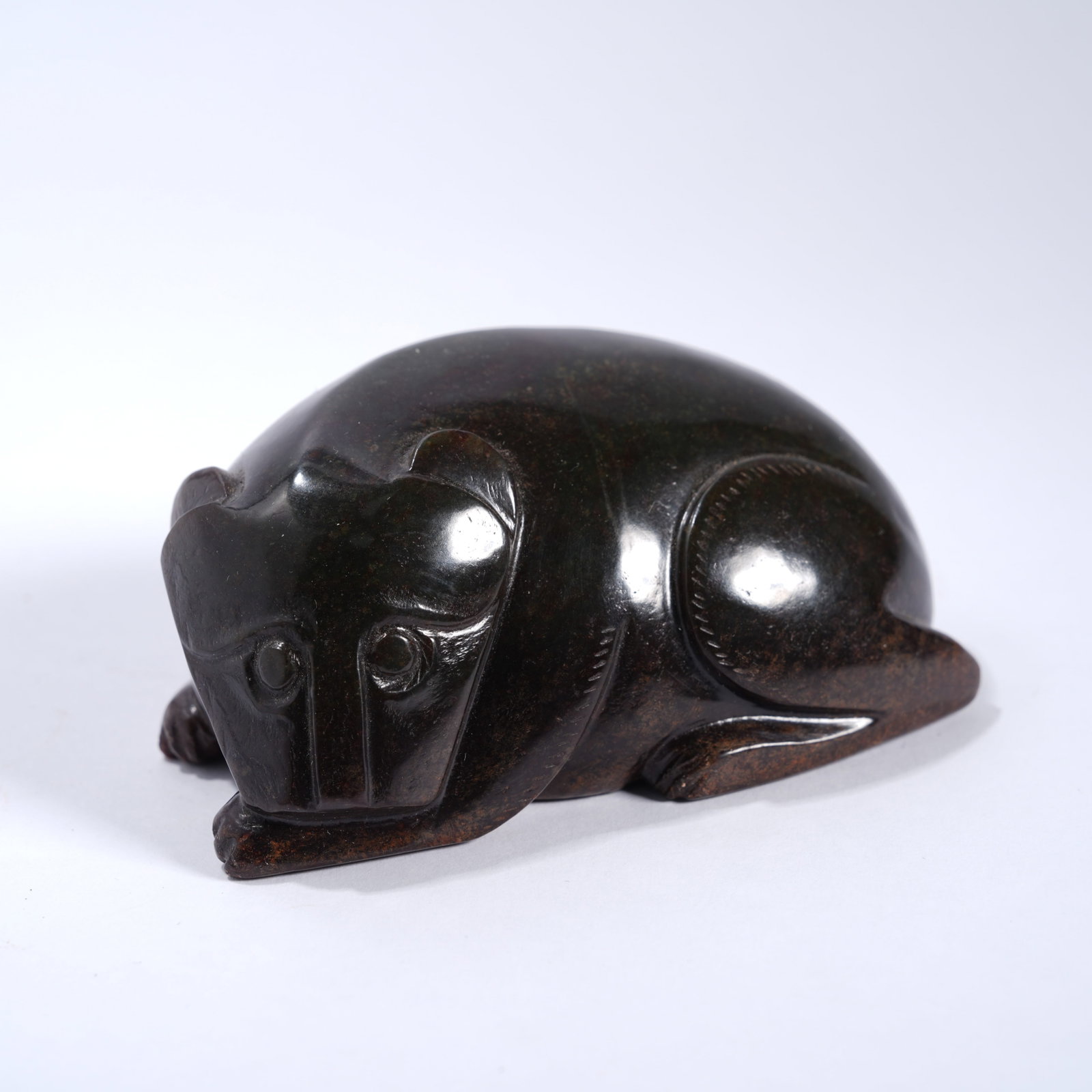 A ANCIENT JADE AUSPICIOUS BEAST ORNAMENT: Ancient jade auspicious beast ornament